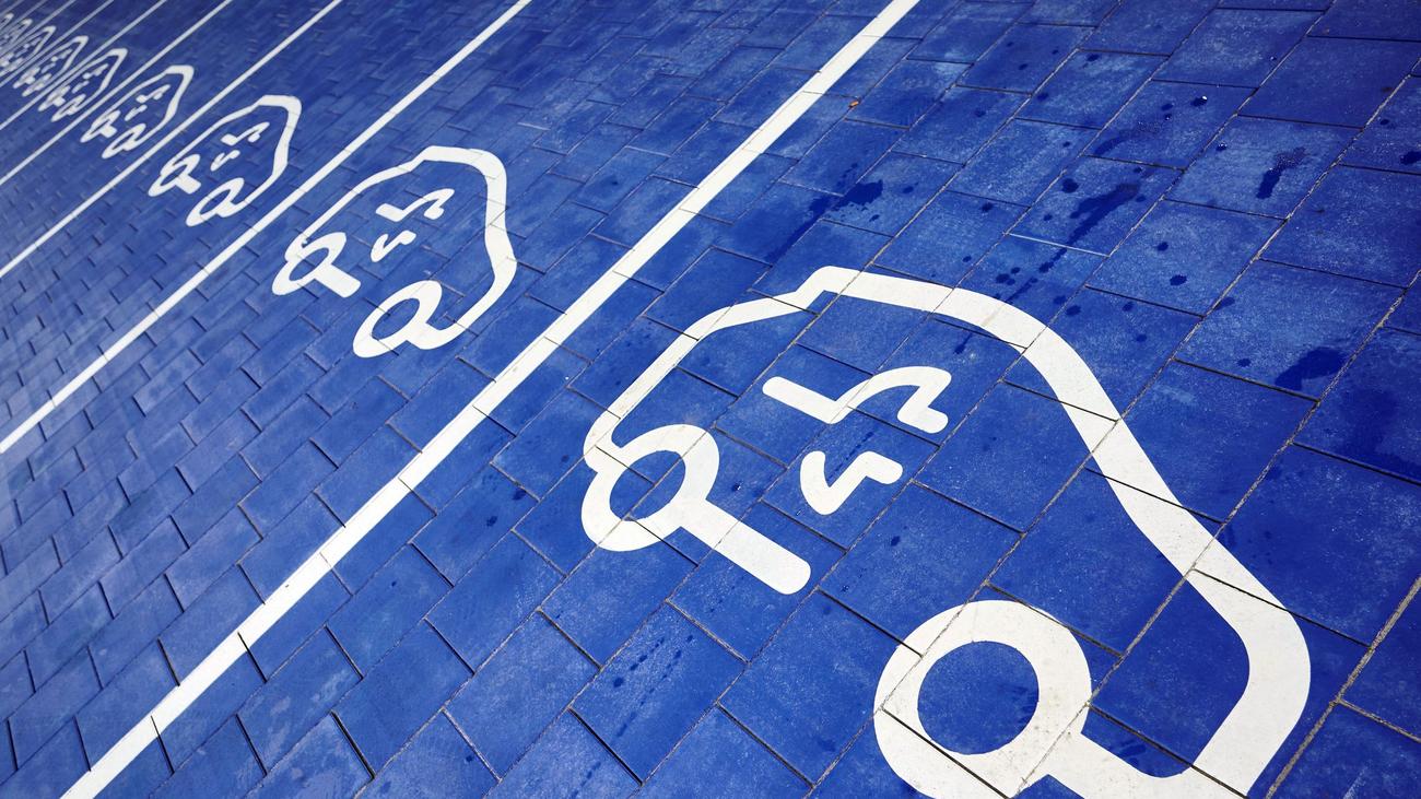 Electric cars,  e-cars,  charging stations,  Germany,  highways,  charging points,  Walsrode