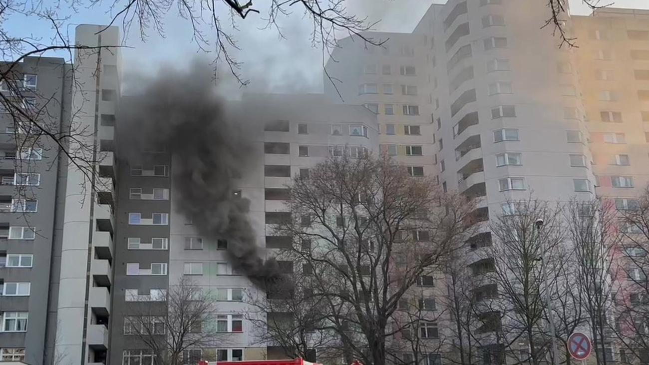 Berlin, fire, Schöneberg, high-rise, injured, Kurfürstenstraße, Feuerwehr, smoke, flames, rescue