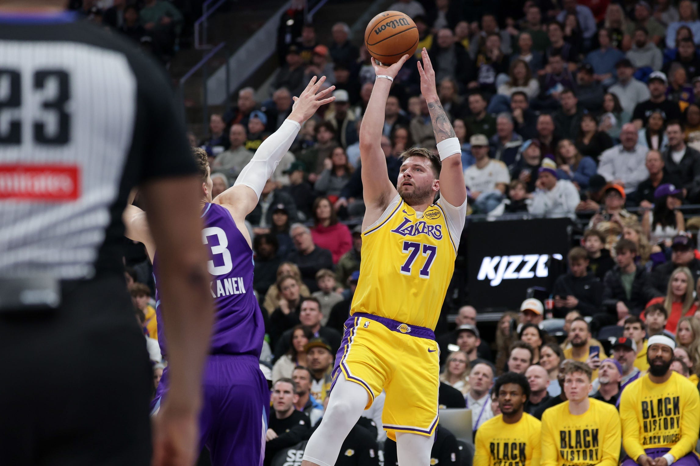 Luka Dončić, Los Angeles Lakers, Western Conference, Denver Nuggets, Dallas Mavericks, Portland Trail Blazers, Utah Jazz, Charlotte Hornets, Dirk Nowitzki, left calf injury, Nikola Jokić,