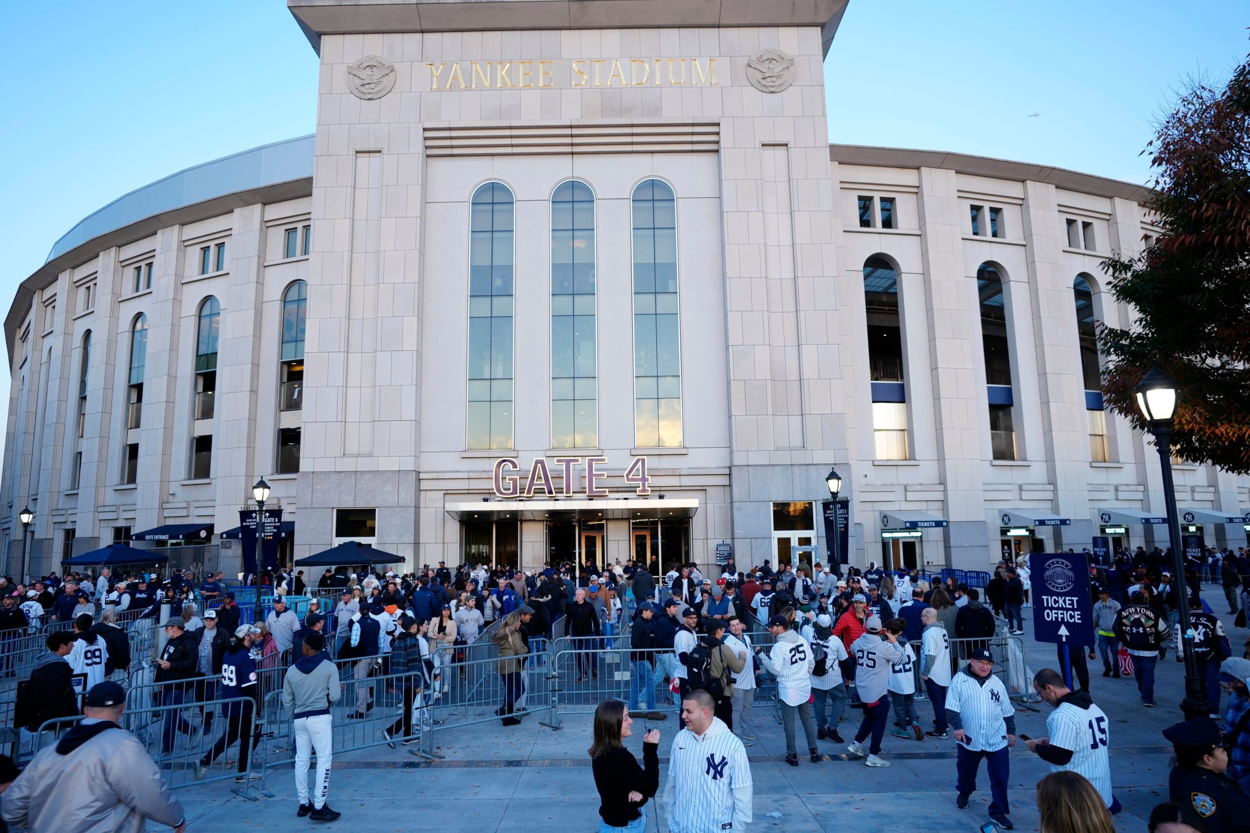 New York Yankees, facial hair, New York, New York, Frank Sinatra, George Steinbrenner, Hal Steinbrenner, World Series, winning, tradition