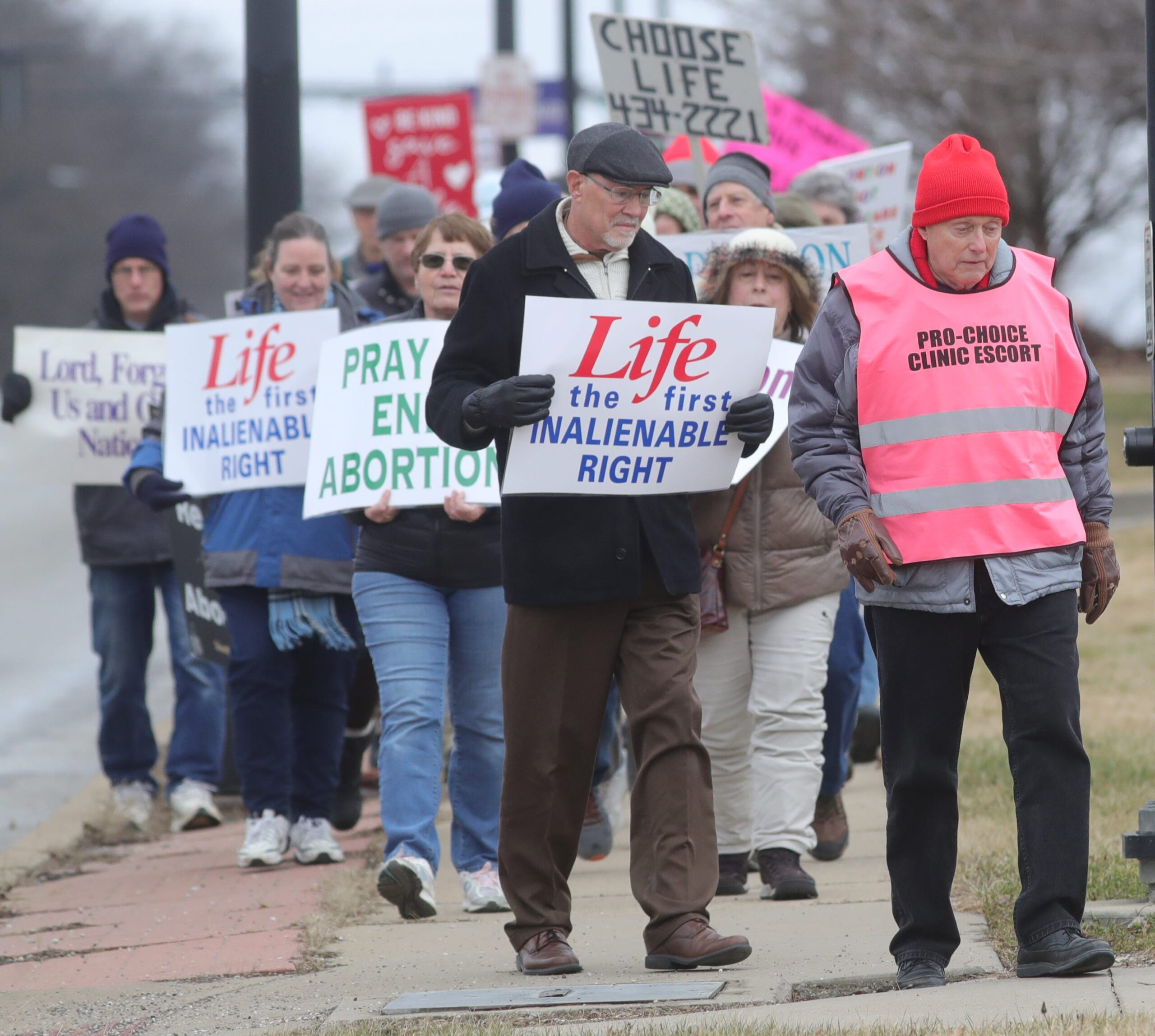 abortion clinic, protest-free zones, Supreme Court, Hill v. Colorado, First Amendment