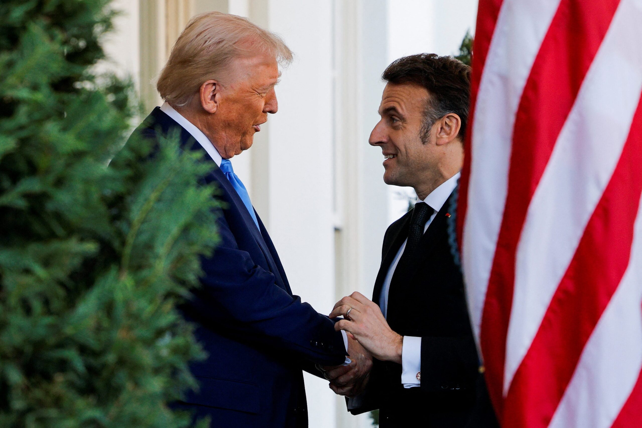 Donald Trump, Emmanuel Macron, handshake, Ukraine, Russia, peace talks, G7, Volodymr Zelenskyy, Vladimir Putin