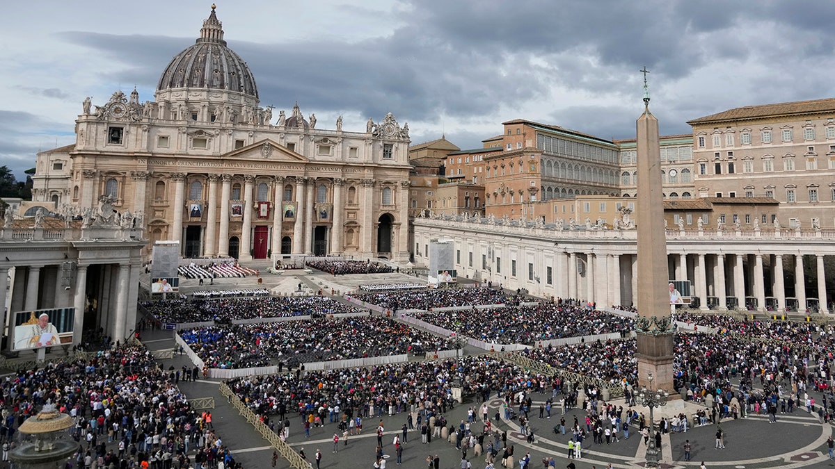 Pope Francis, health, improvement, Vatican, kidney insufficiency, respiratory infection, pneumonia