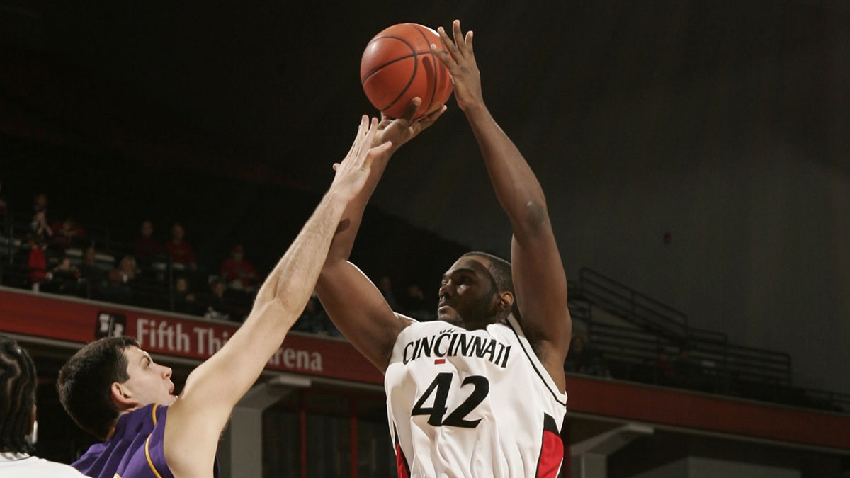 Steve Toyloy, Cincinnati Bearcats, basketball, death, former center, No cause of death