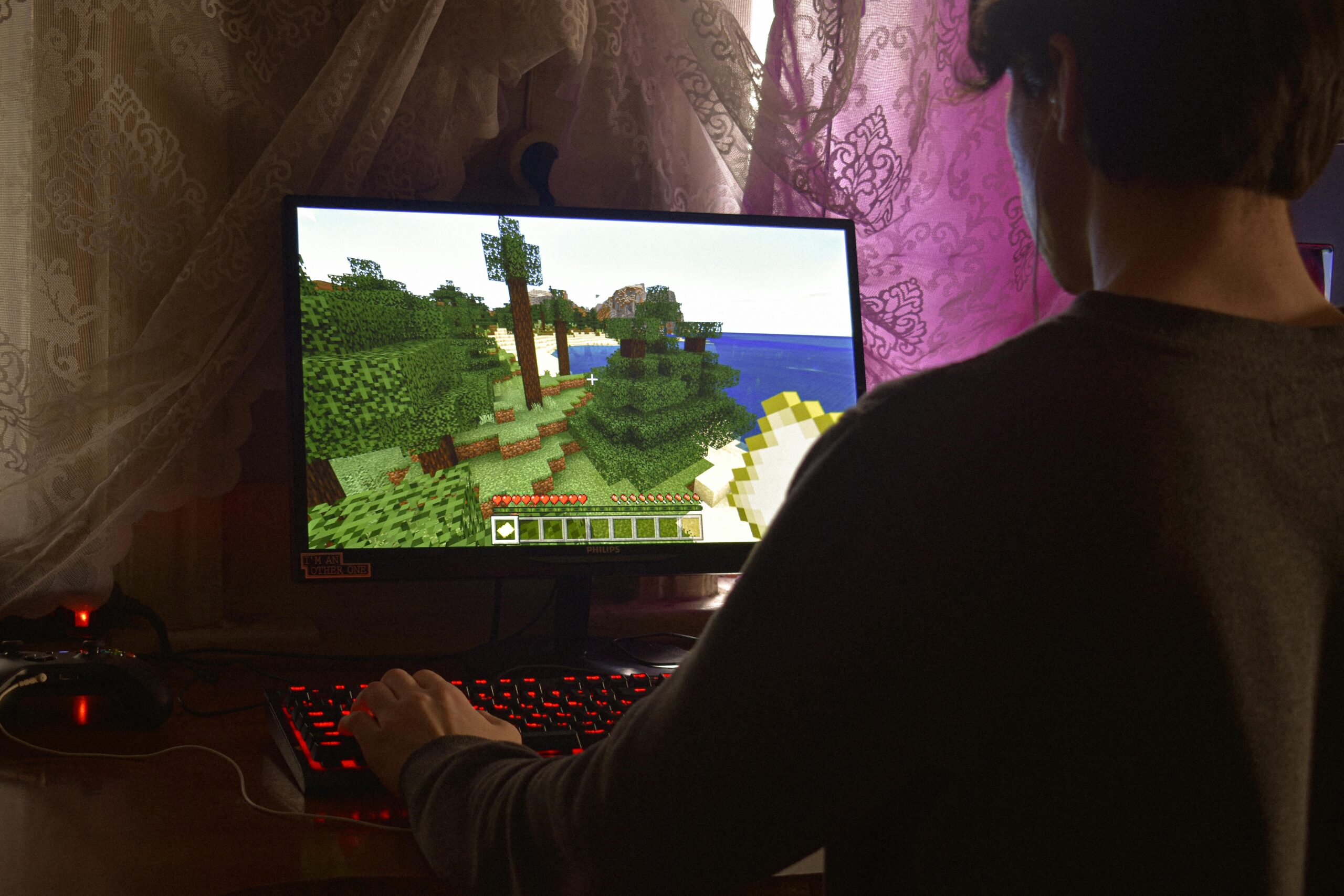 Razer, Minecraft, PC peripherals, Creeper, BlackWidow V4 X Minecraft Edition, Kraken V4 X Minecraft Edition, Cobra Minecraft Edition, Gigantus V2 M Minecraft Edition, gaming keyboard, gaming headset, gaming mouse, mouse pad, in-game items, Overgrown Arm, Ender Dragon Shawl, Fortnite Edition, collaboration, Mark Hachman, PCWorld
