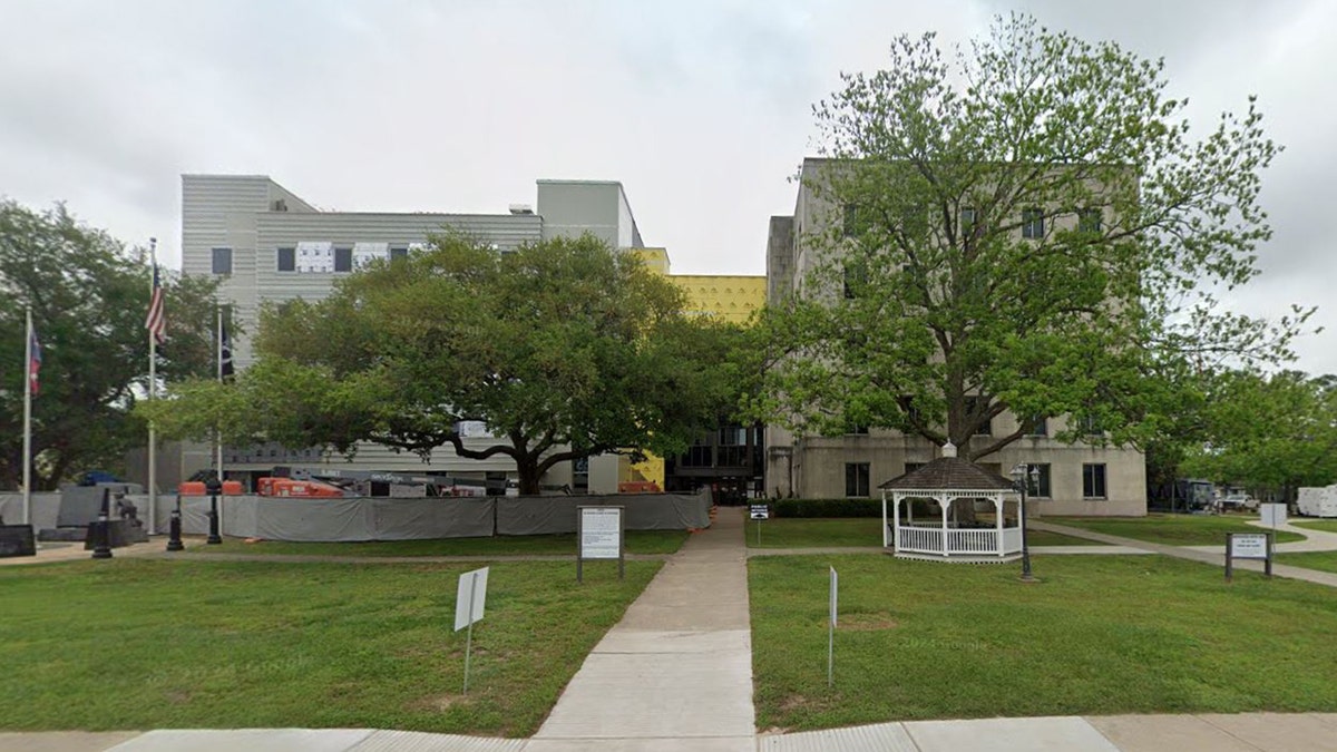 Angleton, Texas, Brazoria County Courthouse, bomb threat, evacuation, all-clear, sheriff's office, public safety, investigation
