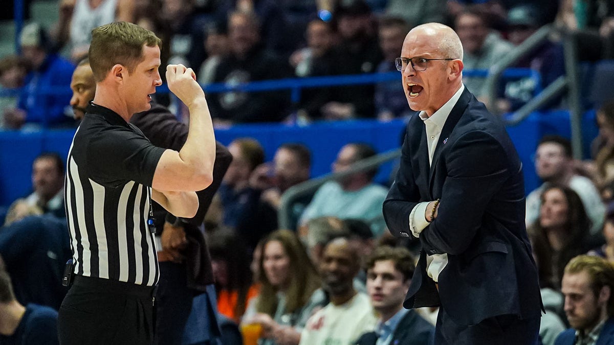 Dan Hurley, UConn Huskies, college basketball, coach, media, press, criticism, Georgetown, Big East Conference, national championship
