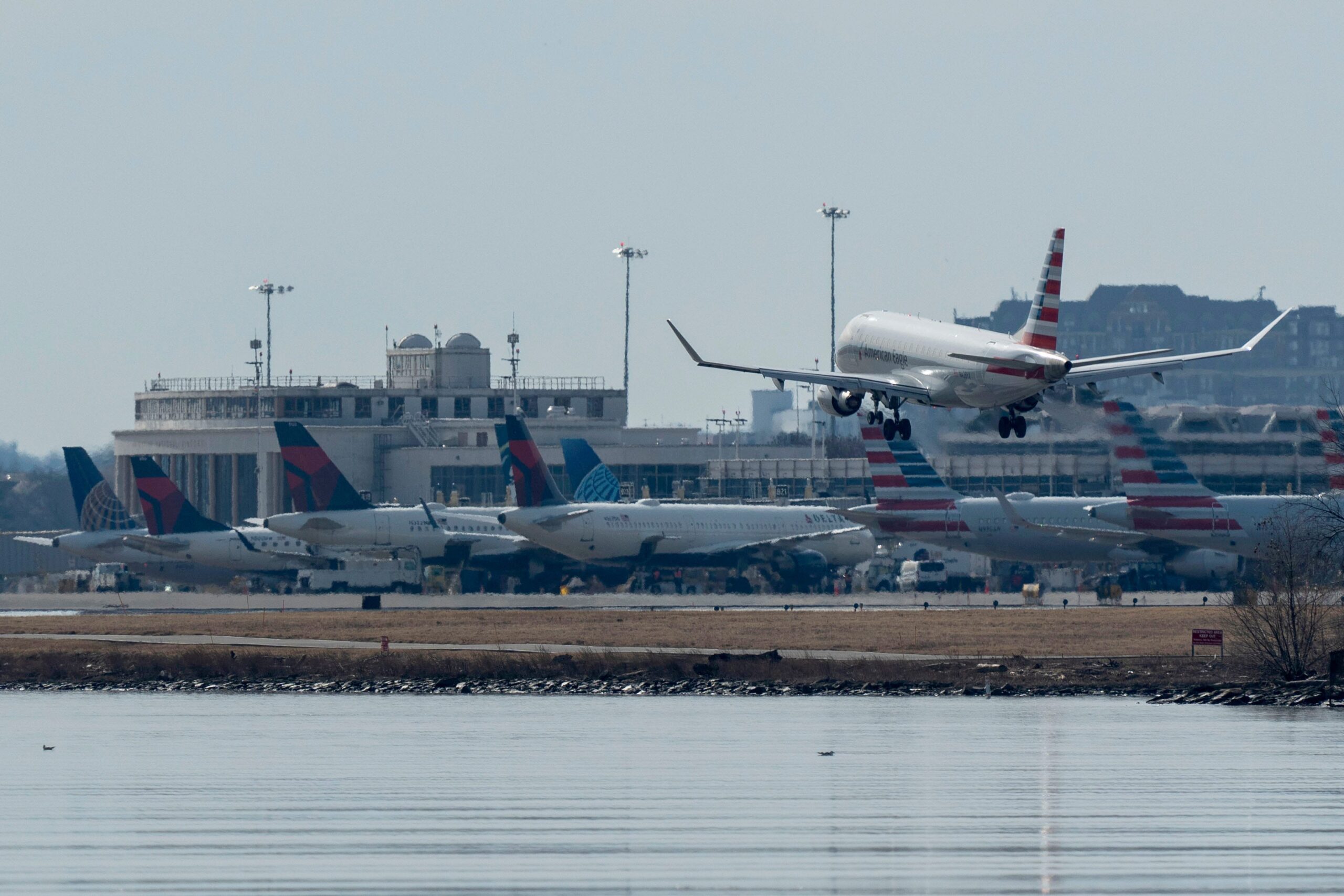 air travel safety, flying safety, go-around, aborted landing, flight diversion, holding pattern, airline safety, pilot training, air traffic control, aviation incidents, travel anxiety, USA TODAY, Zach Wichter, Cruising Altitude
