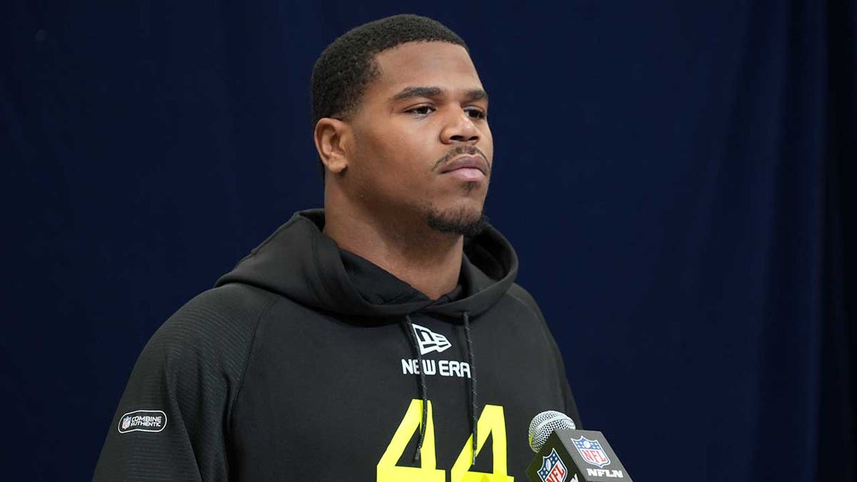 Abdul Carter, NFL Draft, Penn State, Stress Reaction, Foot Injury, Drew Rosenhaus, Pro Day, Shoulder Injury, Big Ten Defensive Player, Travis Hunter, Shedeur Sanders, Cam Ward, Tennessee Titans, No. 1 Pick, Jadeveon Clowney, Myles Garrett, Travon Walker, Football, Sports, NFL, Draft Analysis
