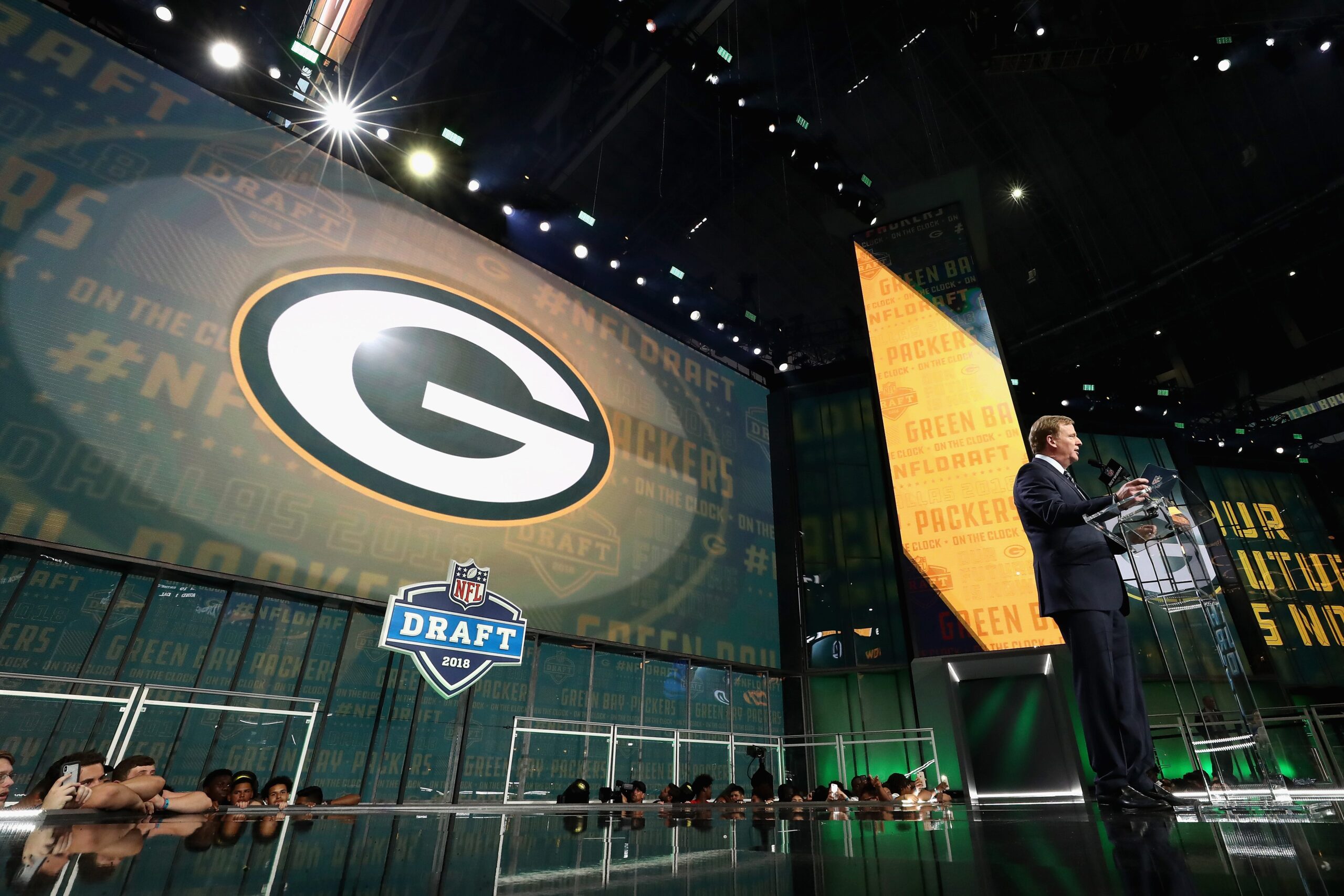 2025 NFL Draft, NFL Draft, NFL Scouting Combine, Indianapolis, Green Bay, Lambeau Field, Draft Dates, April 24, April 25, April 26, NFL Mock Draft, Abdul Carter, Cam Ward, NFL Offseason Calendar, Draft Location, Draft Host City, NFL Draft Rounds, NFL Draft First Round
