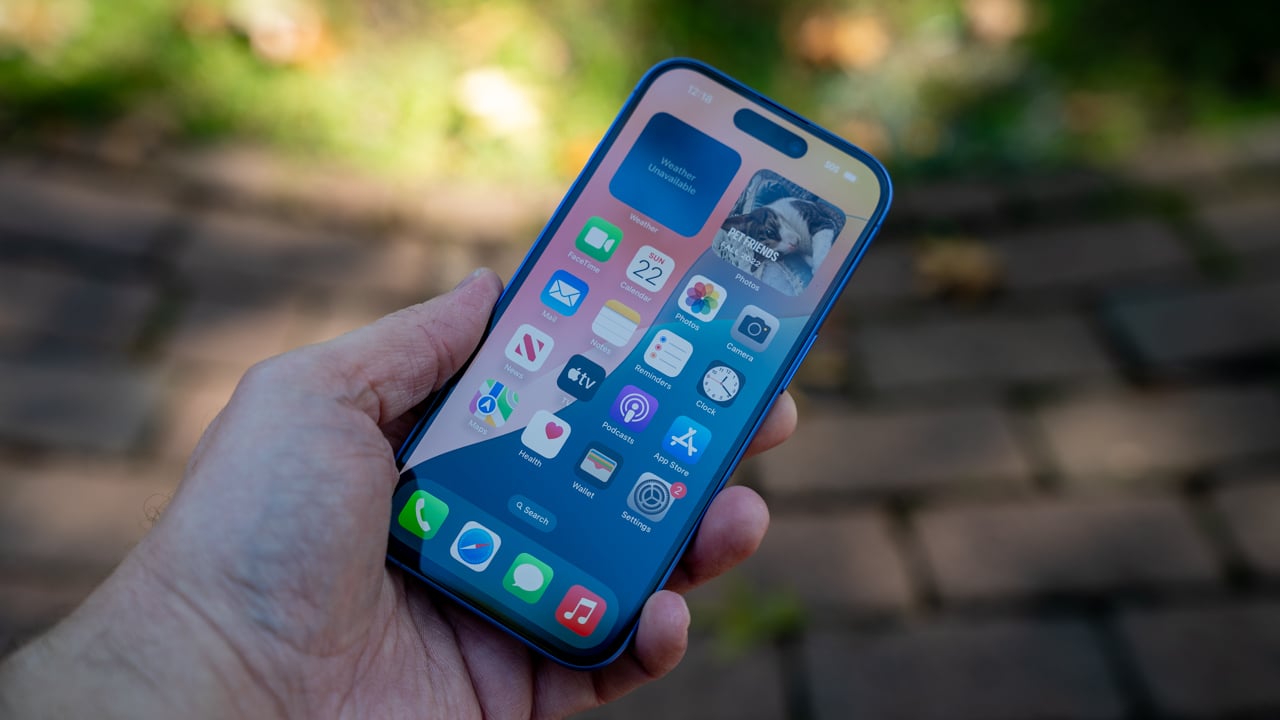 iPhone display, iPhone 15 Pro, iPhone 15 Pro Max, iPhone 16 Pro, iPhone 16 Pro Max, smartphone display, DxOMark, display ranking, best iPhone display, 2025 iPhone, iPhone comparison, mobile display technology, OLED display, Super Retina XDR display, iPhone review, iPhone performance
