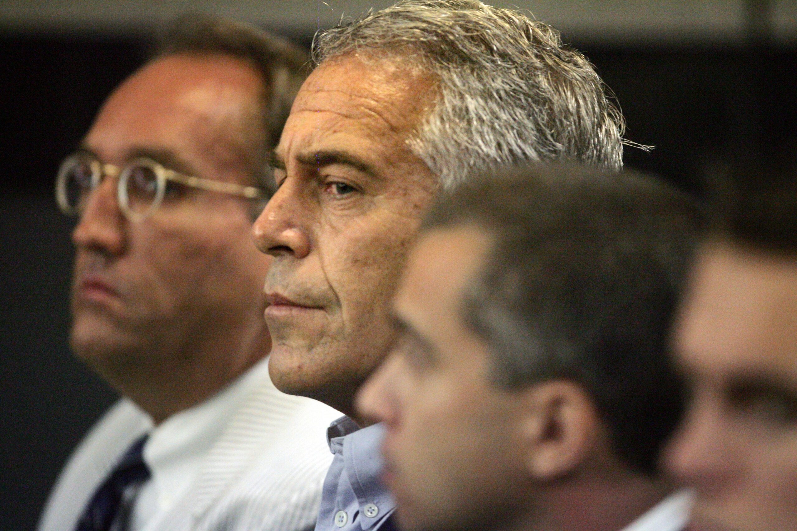 Jeffrey Epstein, flight logs, names, Pam Bondi, U.S. Attorney General, sex trafficking, Donald Trump, New York Metropolitan Correctional Center, Greta Cross, USA TODAY
