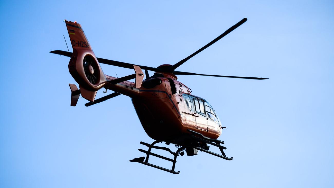 accident, car crash, Sigmaringen, Bingen, Inneringen, elderly woman, Kreisstraße, Germany, Böschung, Rettungshubschrauber, rescue helicopter, injuries, road closure
