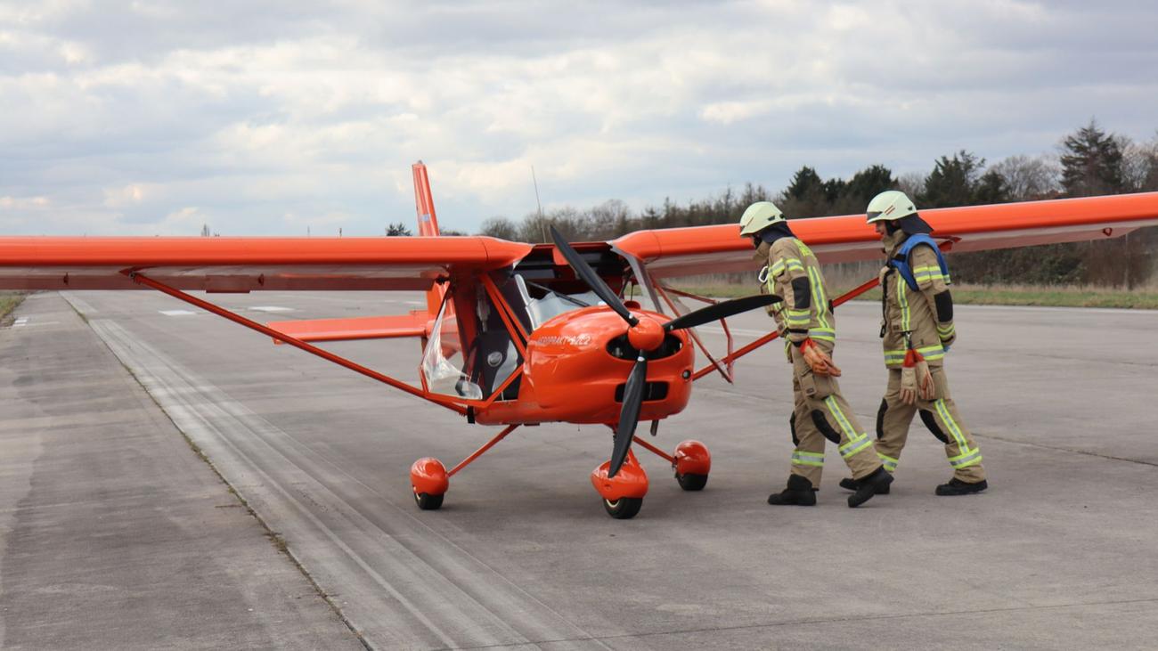 Ultralight aircraft, emergency landing, Heidelberg, Bad Dürkheim, pilot, injuries, aviation accident, front windshield, US airfield
