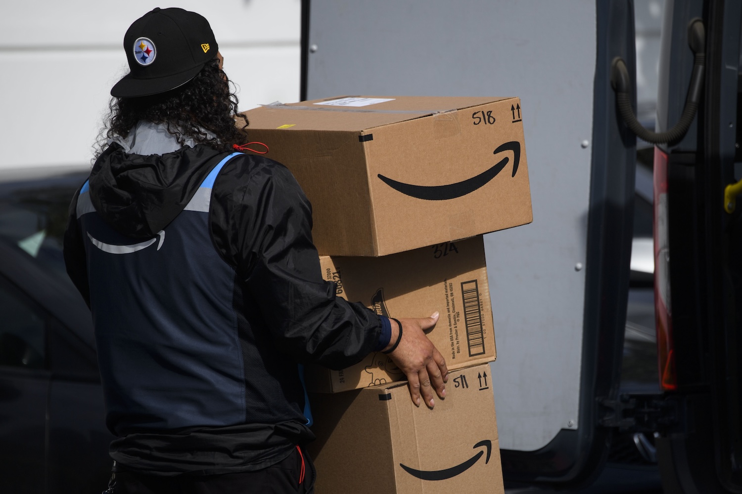 Amazon, delivery drivers, smart glasses, efficiency, last-mile delivery, Alexa, Echo Show, augmented reality, labor, unions, Rivian, electric vans, warehouse robots, workplace conditions

