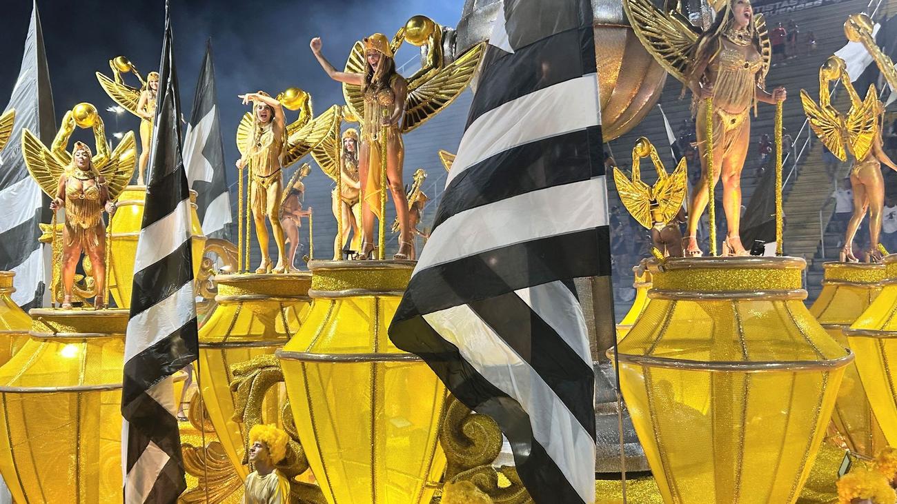 Carnival; Rio de Janeiro; Samba; Sambadrome; Parade; Brazil; King Momo; Botafogo Samba Clube; Oscar Niemeyer; Party; Tourism; Economy; Revenue; Bloco; Music; Culture; Event
