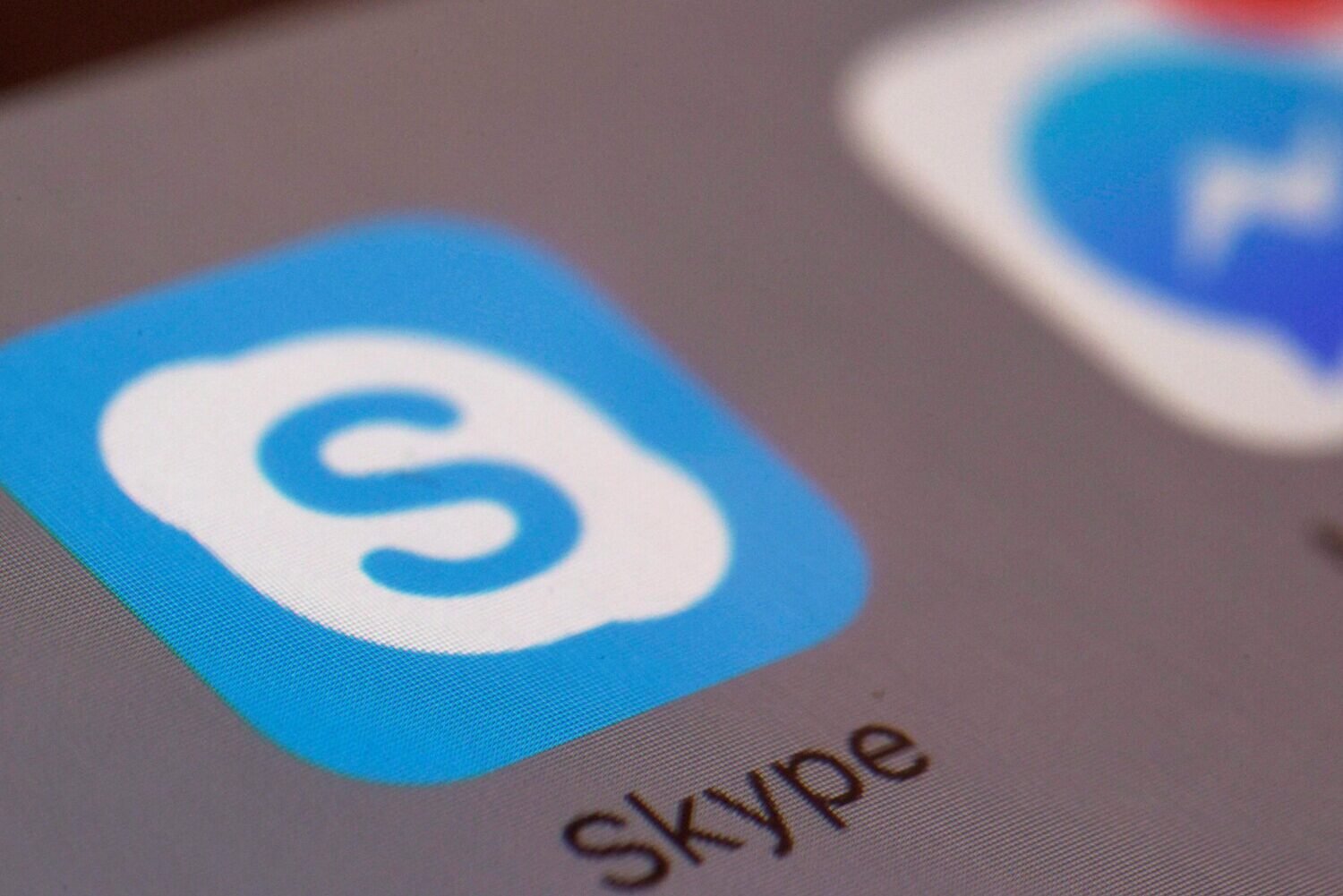Skype, Microsoft Teams, video conferencing, messaging app, Windows 11, deprecation, Microsoft, communication tool, software, technology, user migration, Teams features, Skype alternatives, Microsoft 365, Windows 365, P2P protocol, Microsoft Azure, AI, Mesh service, VR avatars, daily active users, Skype history, Teams vs Slack
