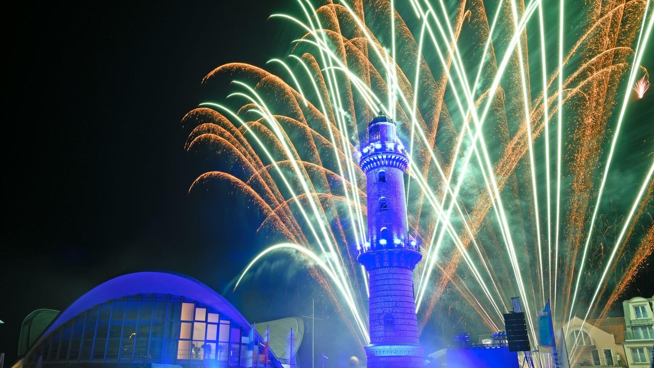 Warnemünde, Turmleuchten, event, Germany, Rostock, Baltic Sea, light show, firework, laser show, music, 