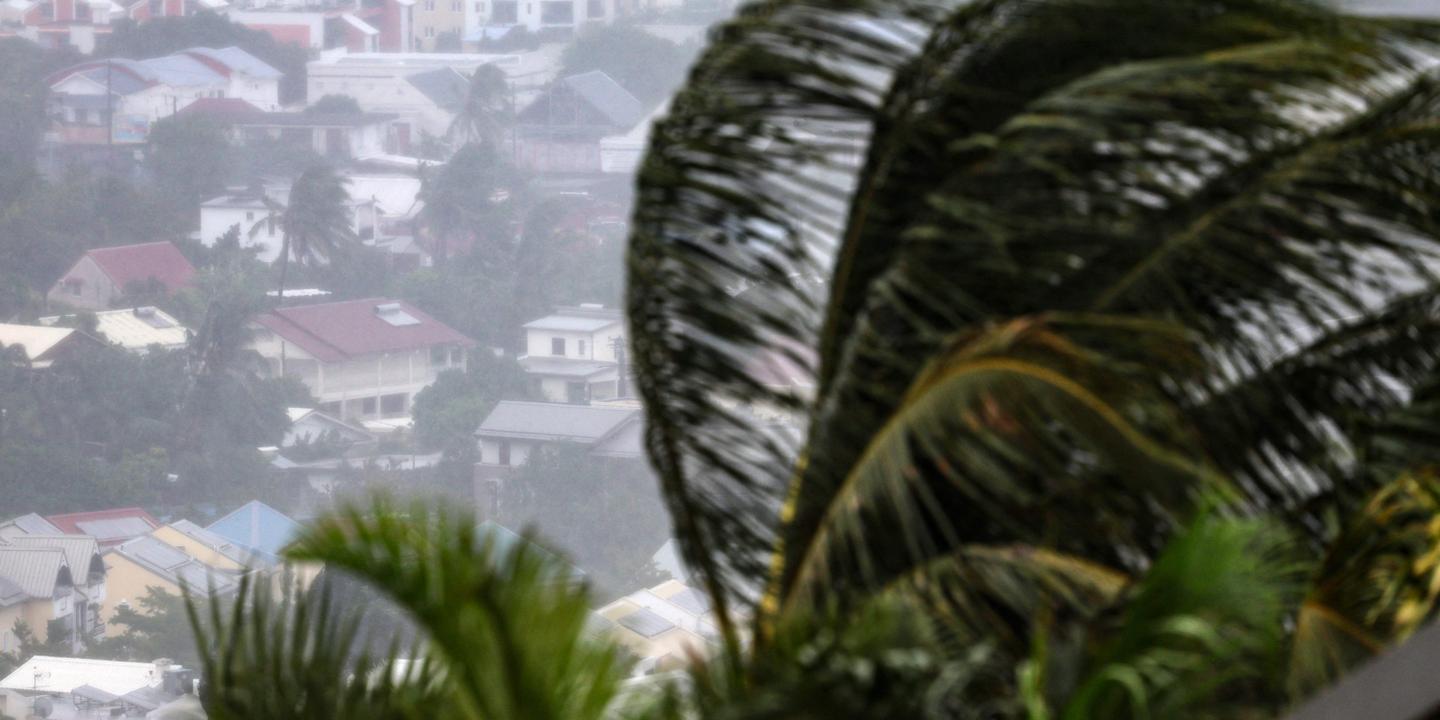 La Réunion, cyclone Garance, Indian Ocean, confinement, red alert, weather, natural disaster, winds, social media, video
