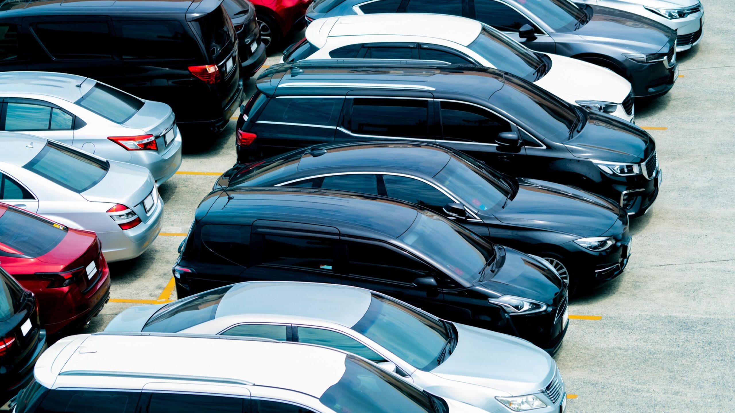 parking aéroport, voiturier, arnaque parking, vol voiture parking, parking Orly, Aéroports de Paris, parkings privés, litige parking, plainte parking, sécurité parking, Val-de-Marne, Essonne, Parkos, Allopark, CasaPark, compteur kilométrique, traceur GPS, fraude parking
