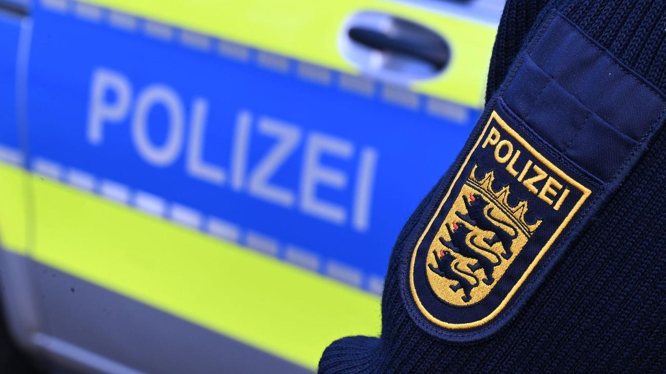 accident, car accident, children injured, Engstingen, Reutlingen, medical emergency, driver loses control, sidewalk accident, scooter accident, traffic accident, Germany
