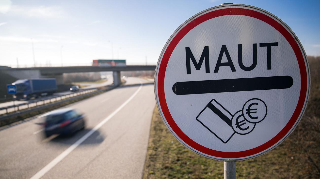 Pkw-Maut, CSU, Verkehrsfinanzierung, Infrastrukturabgabe, Straßensanierung, Maut Deutschland, Europäischer Gerichtshof, Kfz-Steuer, Koalitionsverhandlungen, Verkehrspolitik, Thomas Bareiß, AKJ, Winfried Bausback, Verkehrskollaps, Maut Einnahmen, Straßenbau, Lkw-Maut, Bundesregierung
