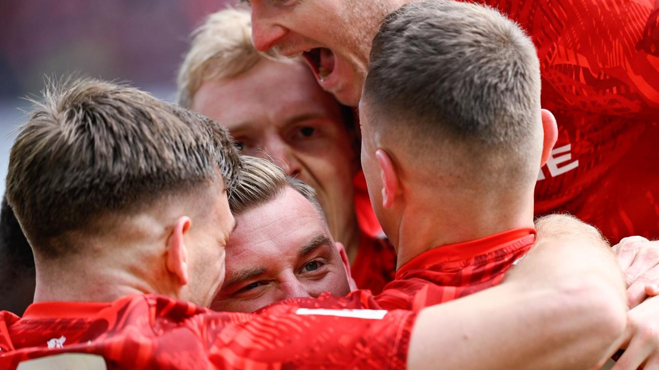1. FC Kaiserslautern, SSV Jahn Regensburg, 2. Bundesliga, Fussball, German Football, Match Report, Game Recap, Soccer, Result, Score, Ragnar Ache, Markus Anfang, Fritz-Walter-Stadion, Aufstieg, Promotion Battle, German Soccer
