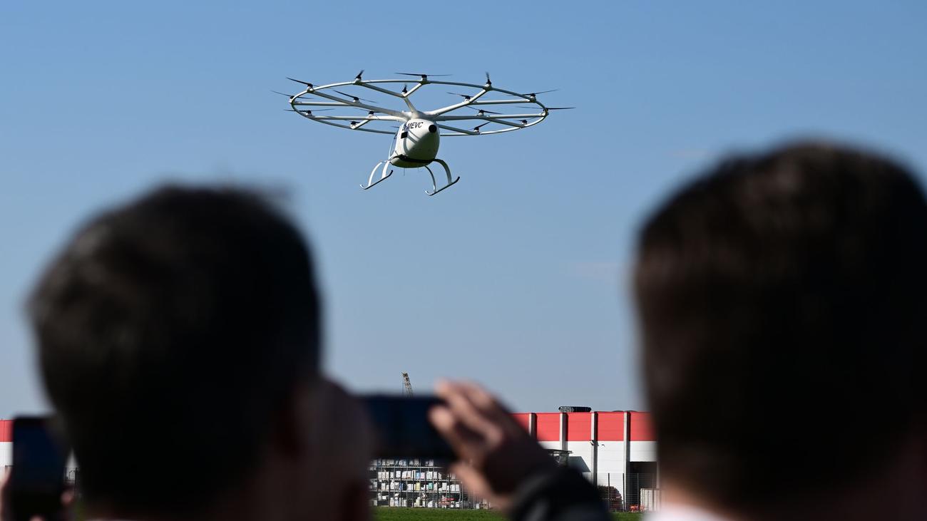Volocopter, Flugtaxi, Insolvenzverfahren, Karlsruhe, Insolvenz, Konkurs, Luftfahrt, E-Flugzeuge, Senkrechtstarter, Sanierung, Tobias Wahl, Anchor Rechtsanwälte, Investoren, Gläubiger, Forderungen, Insolvenzmasse, übertragende Sanierung, Bruchsal, EASA, Musterzulassung, Fluggeräte, Metropolen, Verkehr
