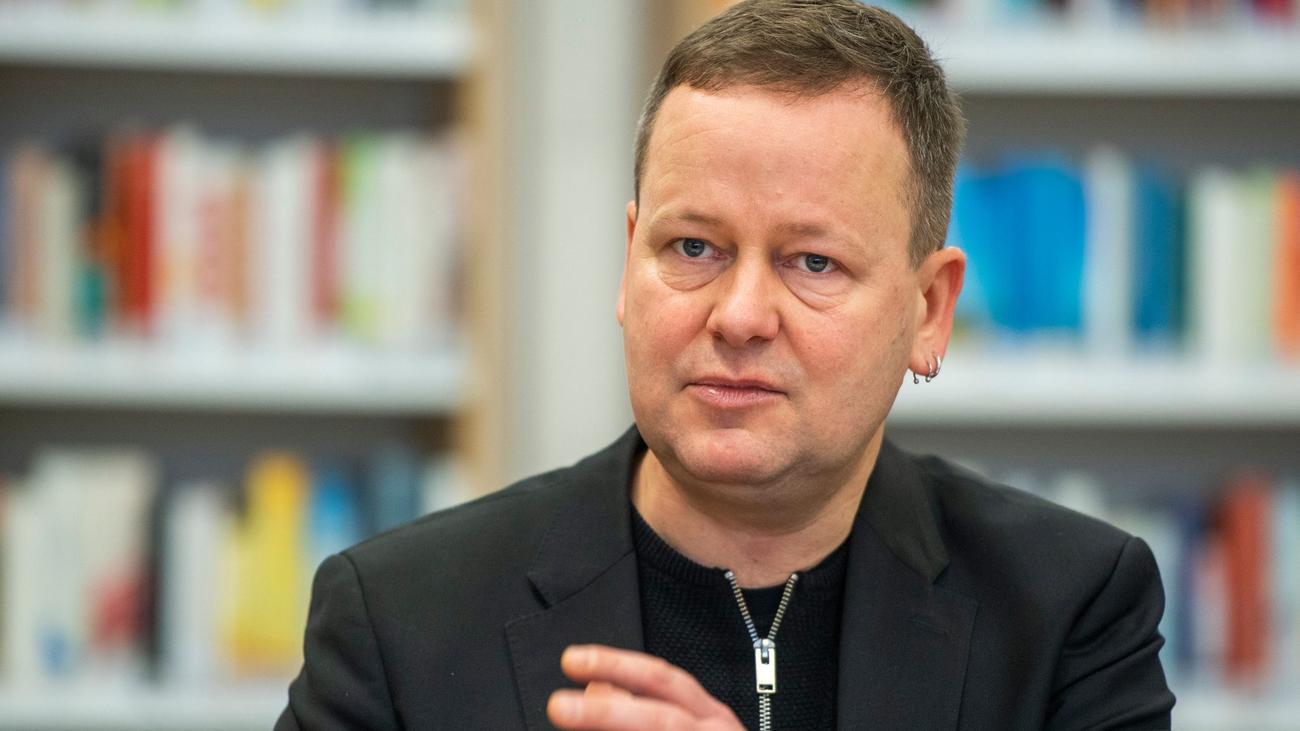 Klaus Lederer, Berlin culture, Kai Wegner, cultural cuts, Berlin government, black-red coalition, cultural policy, budget cuts, Berlin culture scene, cultural institutions, Tagesspiegel, cultural senator, The Left party, political criticism, cultural funding
