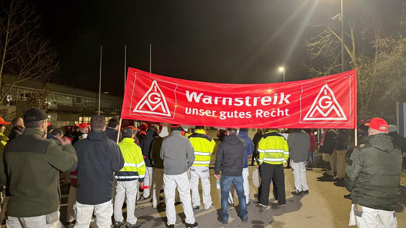 Tarifstreit, Textilindustrie, Modeindustrie, IG Metall, Warnstreik, Faurecia, Forvia, Ideal, Neuburg an der Donau, Ingolstadt, Tariferhöhung, Reallöhne, Altersteilzeit, Arbeitgeberverband Textil+Mode, Verteilungsspielräume, Lohnsteigerung
