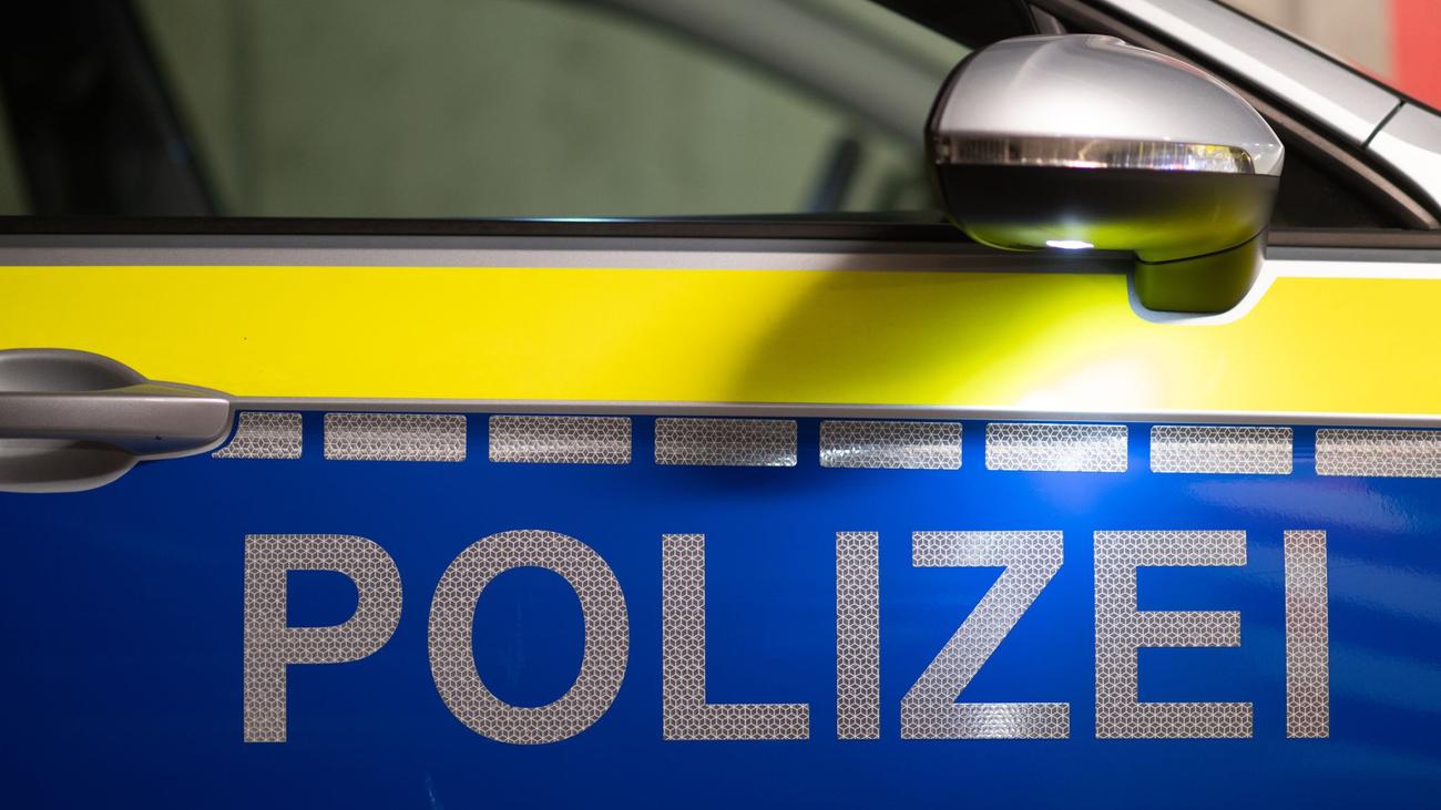 Shooting, Braunschweig, Germany, crime, unknown assailant, police investigation, residential area, injured man, hospital, manhunt, no public danger
