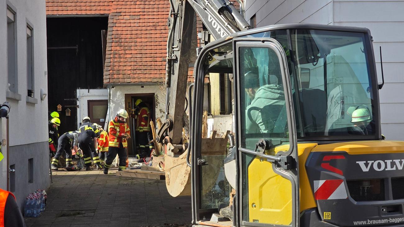 dog, rescue, Stutensee, Karlsruhe, well, fire department, technical relief organization, animal rescue, accident, Germany
