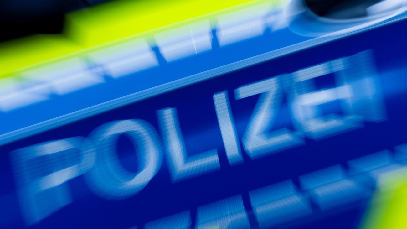 Erkelenz, Mönchengladbach, shooting, public, severely injured, relationship dispute, investigation, perpetrator, arrest, Konrad-Adenauer-Platz, crime scene, police, prosecutor's office, gun shot, head injury
