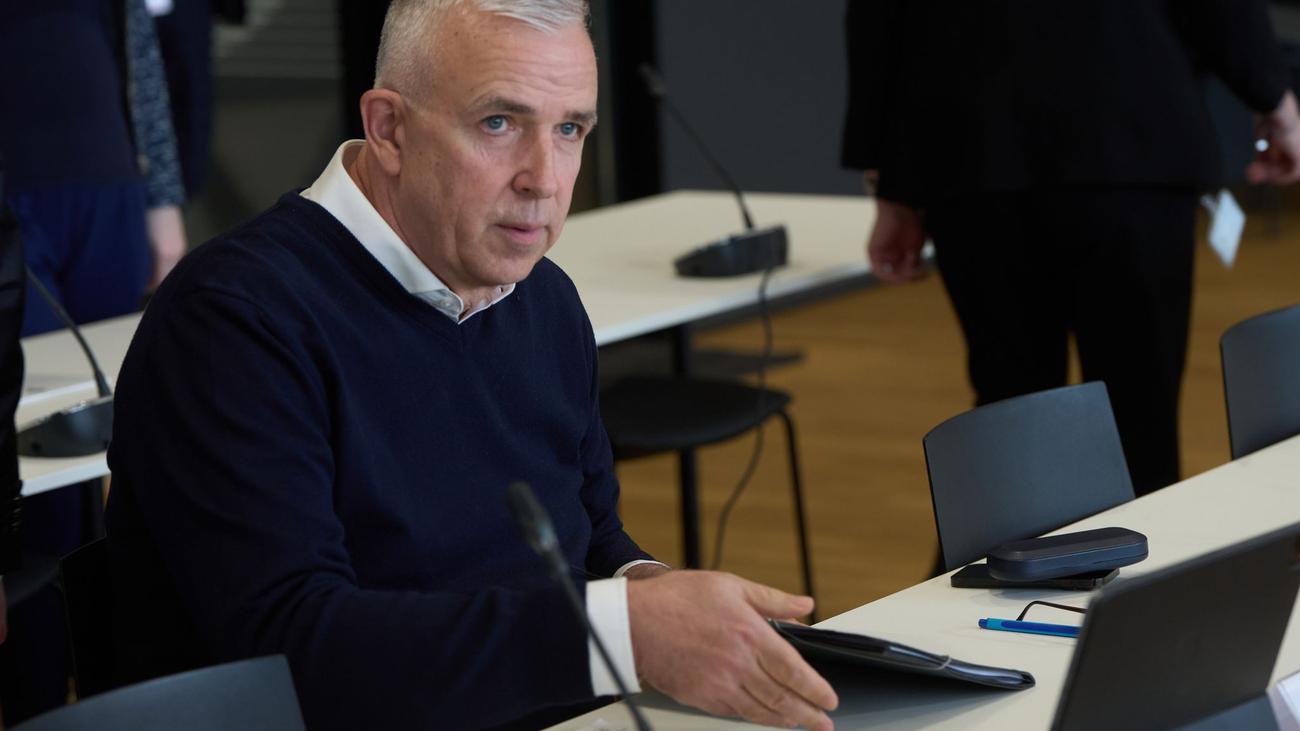 1. FC Union Berlin, VfL Bochum, Feuerzeugwurf, Sportgericht, DFB, Bundesgericht, Ständiges Schiedsgericht, Dirk Zingler, Patrick Drewes, Spielwertung, Bundesliga, Abstiegskampf, Oskar Riedmeyer, Sportpolitik, Verschwörungstheorie, Politisches Urteil, Fehlverhalten Zuschauer, Präzedenzfall
