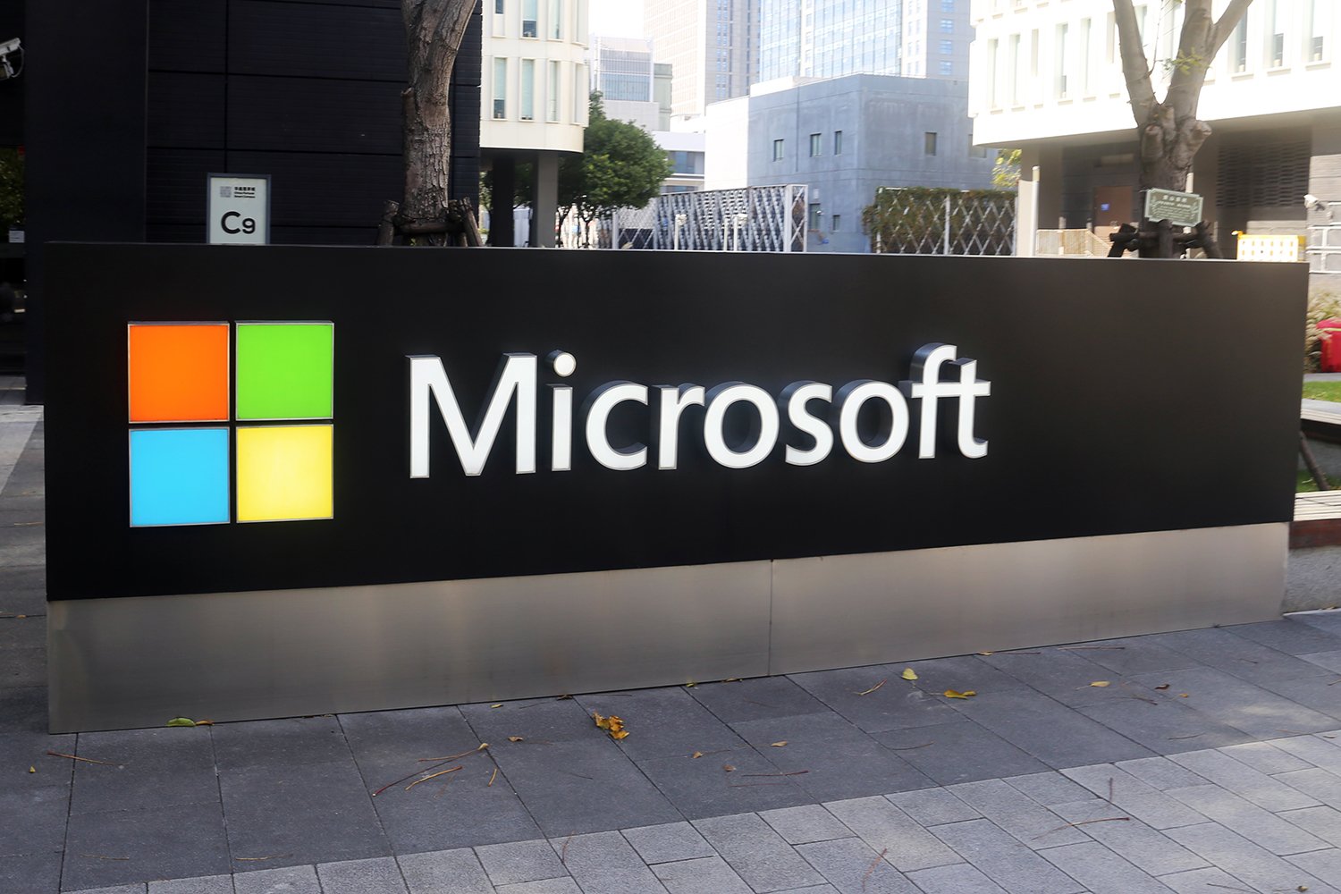 AI safety, deepfakes, Microsoft, Storm-2139, cybercrime, Arian Yadegarnia, Alan Krysiak, Ricky Yuen, Phát Phùng Tấn, celebrity deepfakes, AI abuse, generative AI, NO FAKES Act, deepfake pornography, AI regulation
