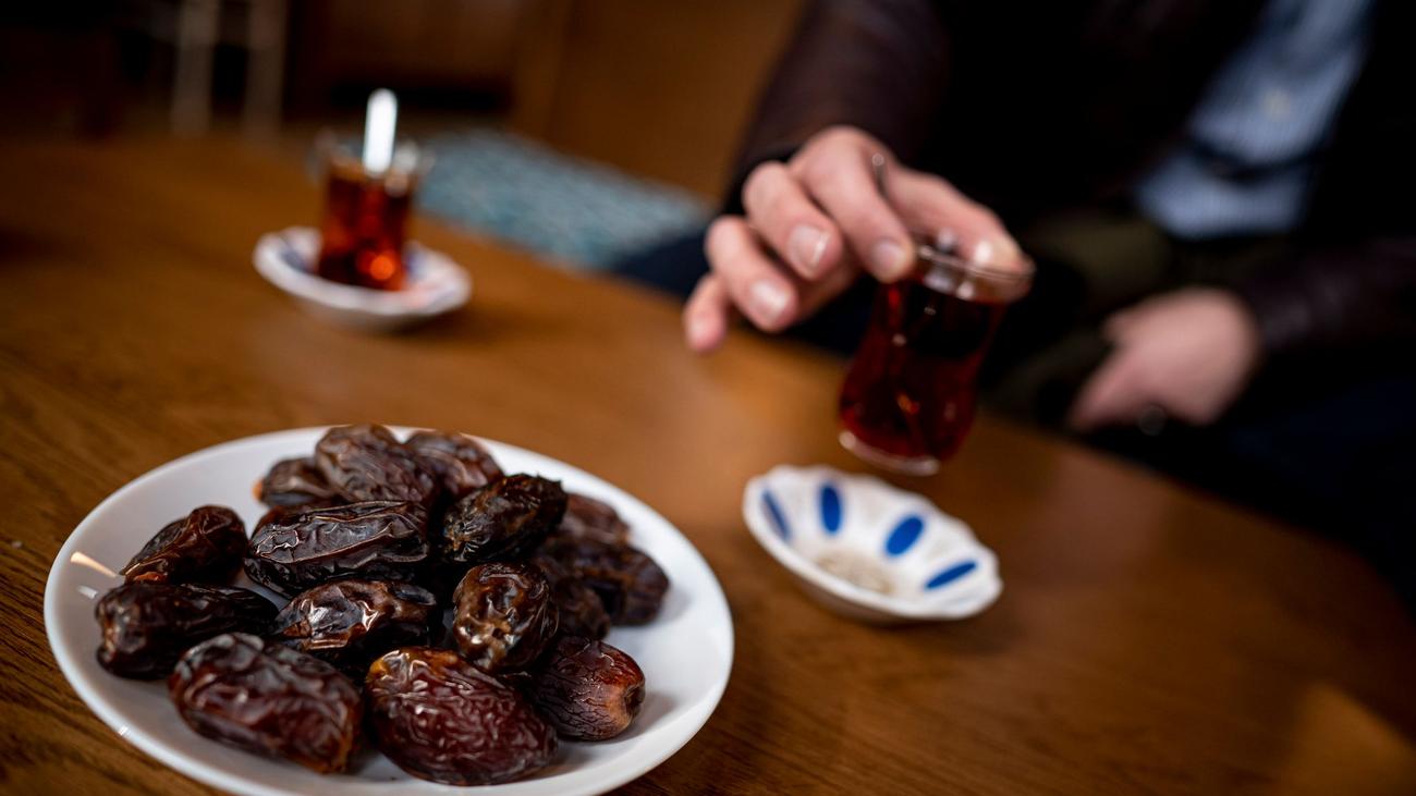 Ramadan, Berlin, Kai Wegner, Stefanie Remlinger, Muslim, Fastenzeit, Ramadan Kareem, Bezirksamt Mitte, Zuckerfest, Islam, Fastenmonat, religiöse Vielfalt, kulturelle Vielfalt, antimuslimische Vorurteile
