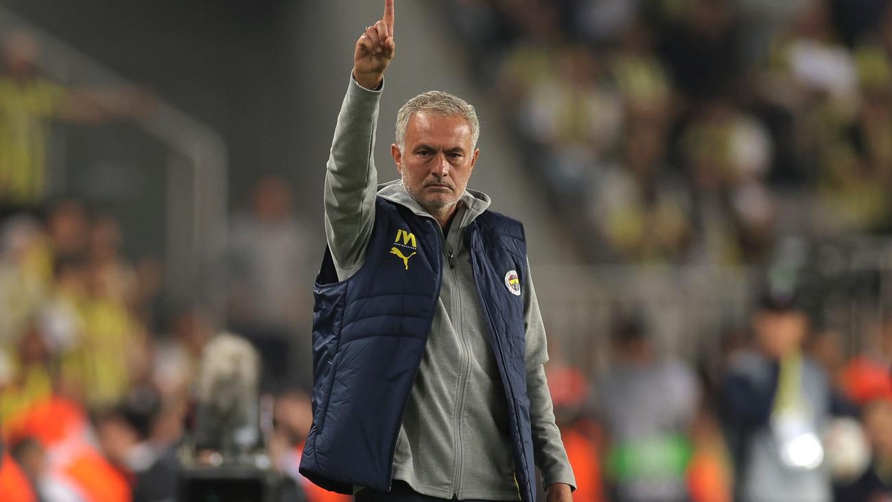 José Mourinho, Fenerbahçe, Galatasaray, Istanbul Derby, Turkish Football Federation, Süper Lig, lawsuit, moral damages, suspension, Slavko Vincic, UEFA, FIFA, criticism of referees
