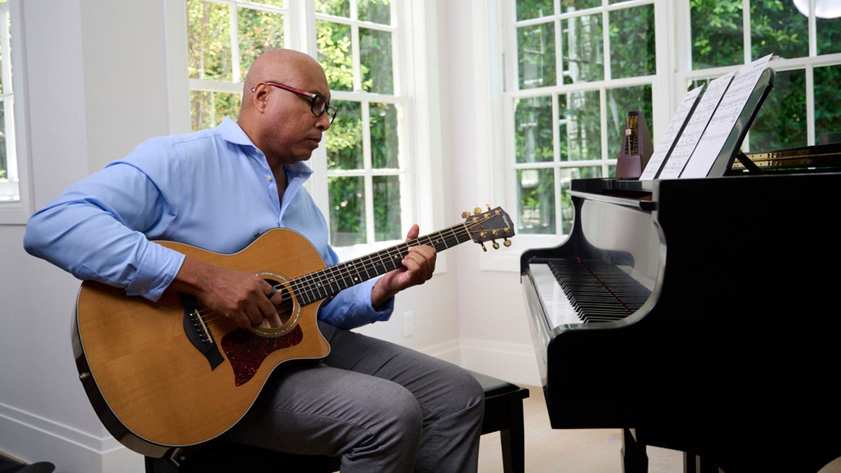 Bernie Williams, New York Yankees, Bruce Springsteen, Tune In To Lung Health, interstitial lung disease, ILD, idiopathic pulmonary fibrosis, music, guitar, Rare Disease Day, Stone Pony, Joe Torre Safe at Home Foundation, MLB, opening day
