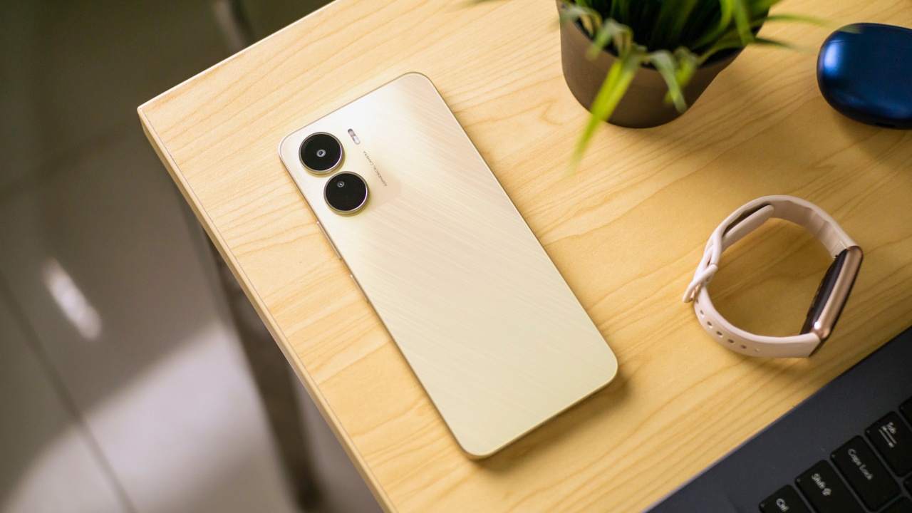 vivo Y04, budget smartphone, affordable phone, Y series, technical specifications, Unisoc T612, 6.74-inch display, 90Hz refresh rate, 13MP camera, 5MP selfie camera, Android 14, Funtouch OS 14, 5500 mAh battery, 15W charging, IP64 certification, Dark Green, Titanium Gold, price, release date, review, features, specifications
