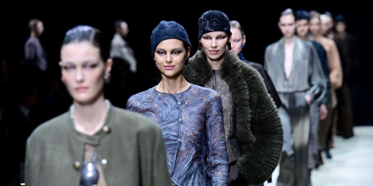Fashion Week Milan, Versace, Dolce & Gabbana, Giorgio Armani, fashion shows, runway, Donatella Versace, Domenico Dolce, Stefano Gabbana, Giorgio Armani, fashion trends, designers, clothing, style, haute couture, luxury fashion, ready-to-wear, Milan, Italy
