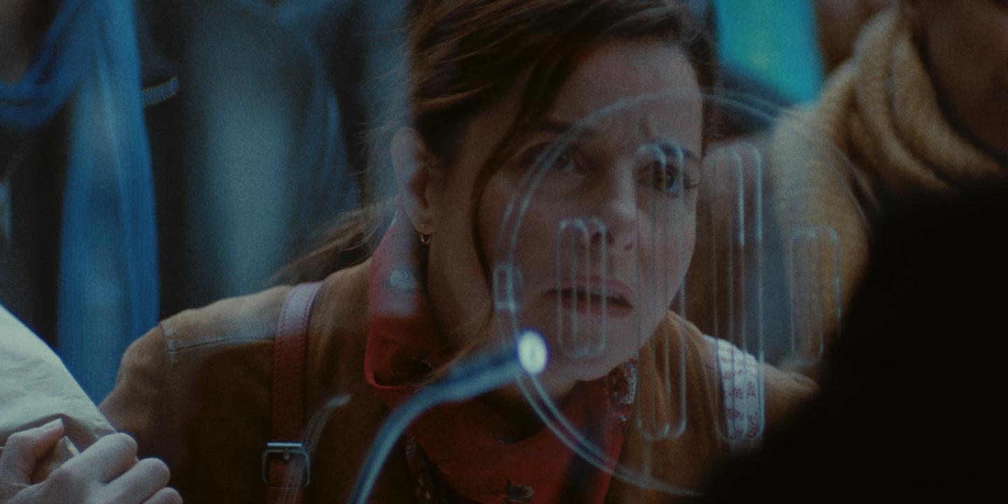 France 2, film, A plein temps, Eric Gravel, Laure Calamy, Anne Suarez, RER, grèves, transport, Franciliens, zone périurbaine, mère monoparentale, femme de chambre, hôtel de luxe, Mostra de Venise, cinéma français, course contre la montre, charge mentale, Maroussia Dubreuil
