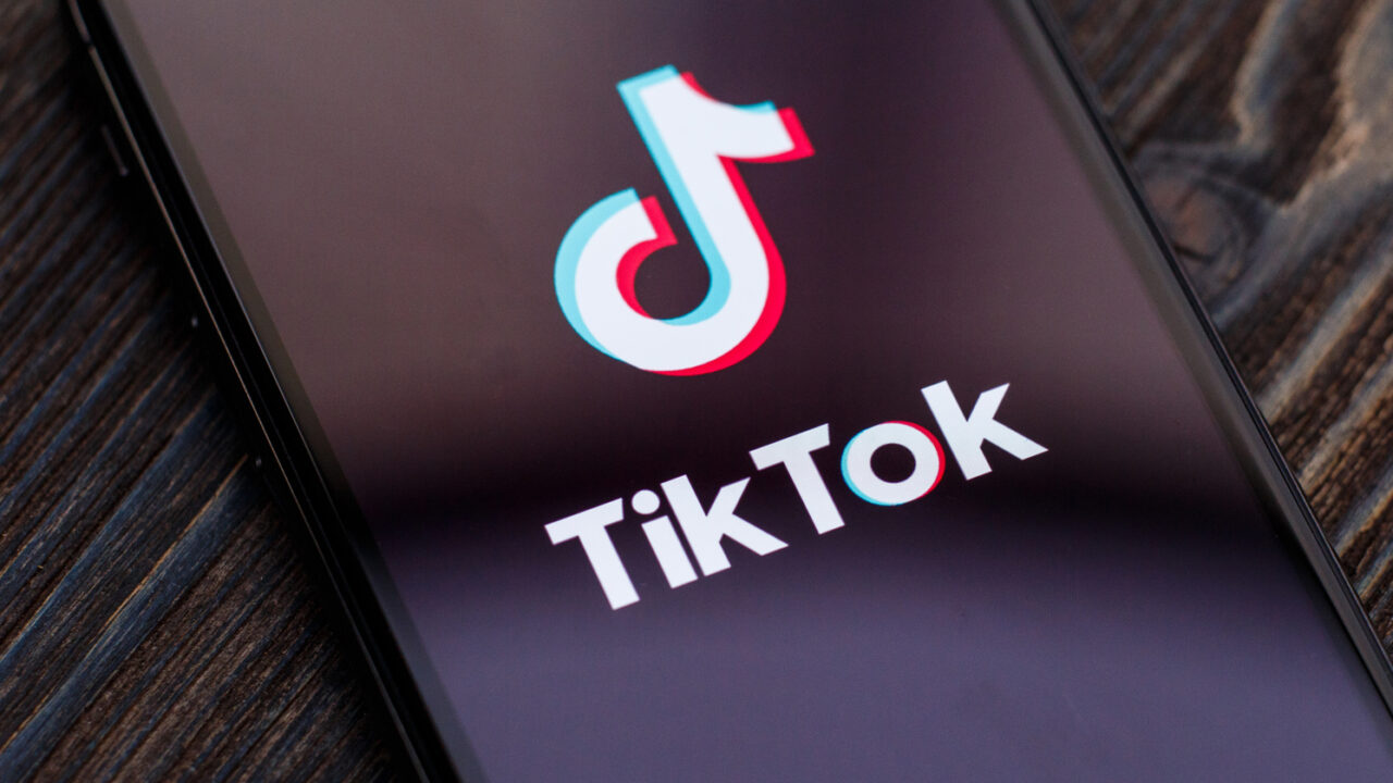 TikTok, desktop platform, YouTube, Twitch, social network, user experience, new features, desktop version, interface, personalized content, navigation bar, discovery tab, LIVE broadcasts, full-screen, game streaming, portrait mode, landscape mode, collections, playlists, floating player, Google Chrome
