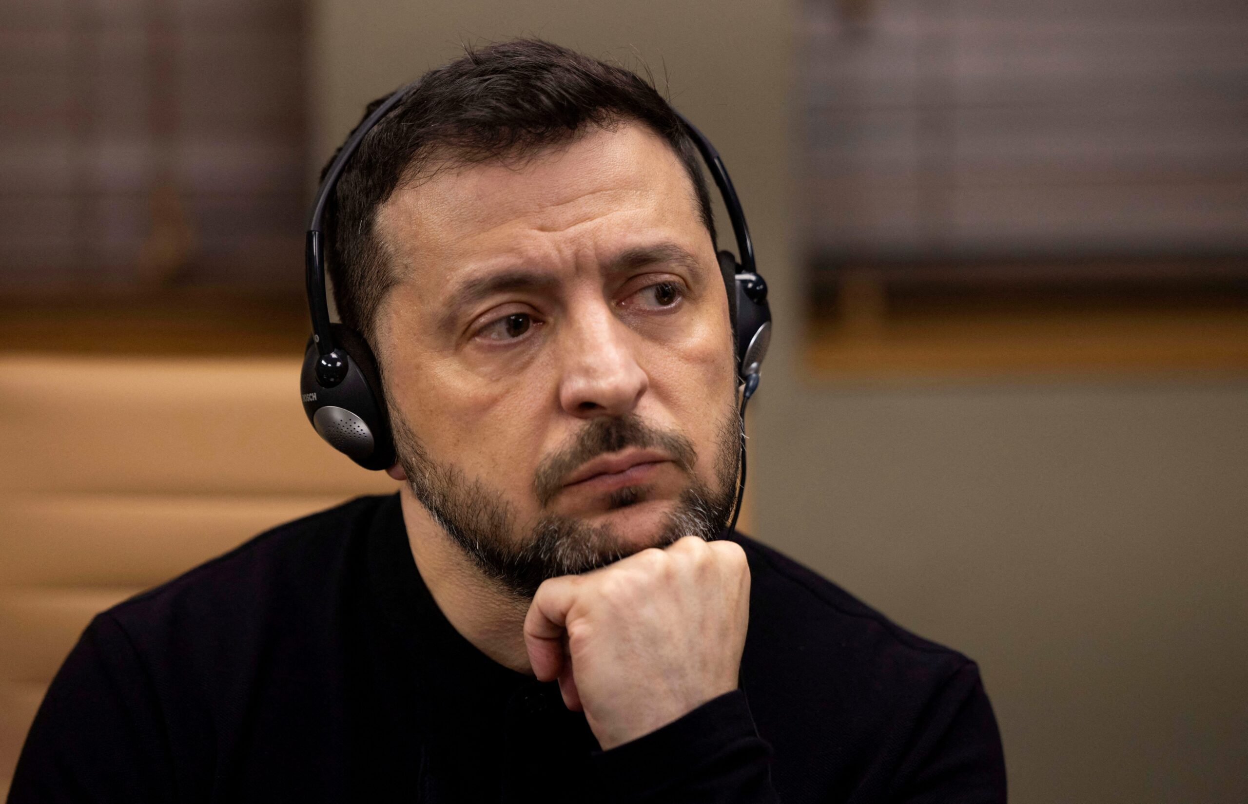 Ukraine, Zelenskyy, Trump, rare earth minerals, US support, peace deal, Russia, invasion, security guarantees, European leaders, military assistance, negotiations, Putin, China, economic agreement
