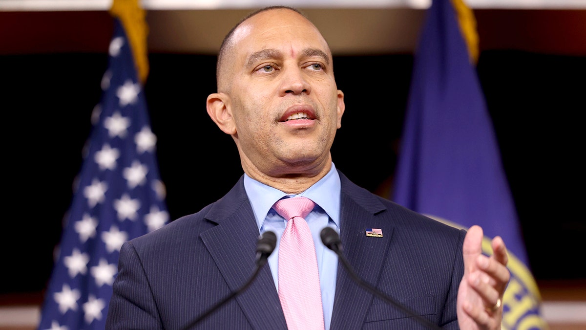 Hakeem Jeffries, Donald Trump, Joint Session of Congress, Democratic opposition, State of the Union, Patty Murray, boycott, Nancy Pelosi, Republican extremism, cost of living, Congress address, Trump speech, second term, House Minority Leader, Democratic leadership, check and balance
