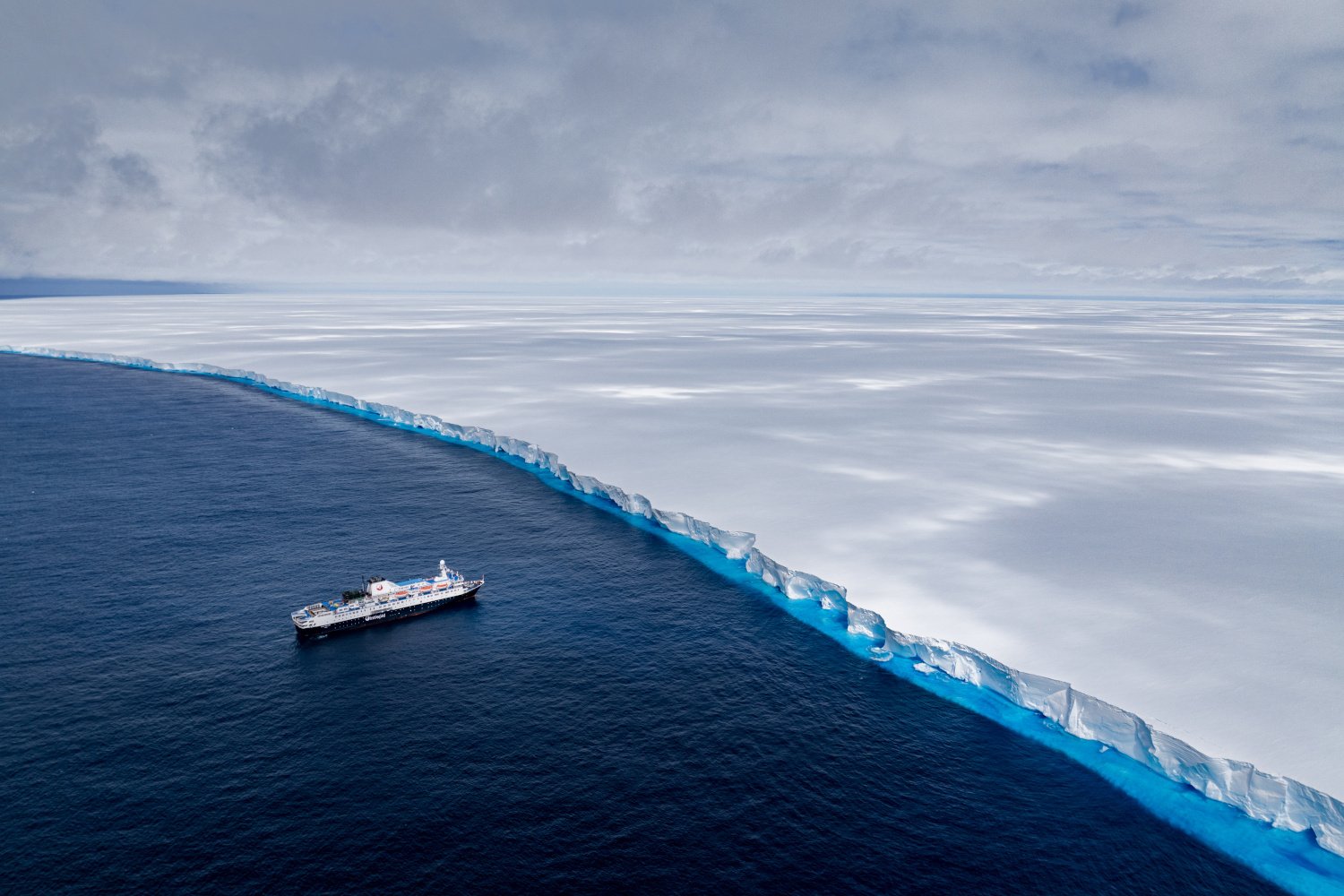 A23a, iceberg, South Georgia, British Antarctic Survey, Southern Ocean, climate change, ice shelf, sea level rise, ocean circulation, Antarctica, glacier, fishing operations, wildlife, penguins, seals, environmental impact, global warming, melting ice
