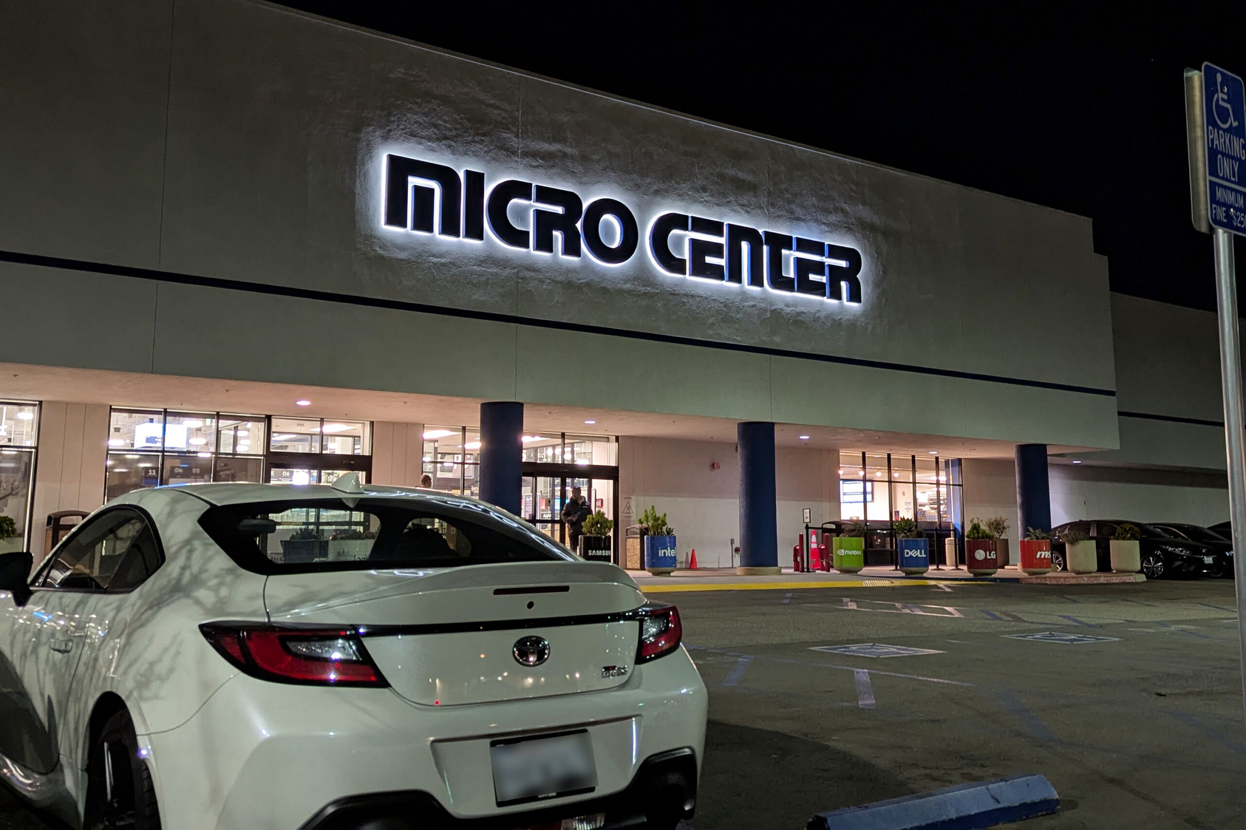 Micro Center, PC building, Santa Clara, California, Bay Area, opening date, May 2025, deals, in-store sales, Black Friday, Ryzen 7 2700X, CPU, motherboard, bundle discounts, PC builds, technology, video games, Alaina Yee, PCWorld, security
