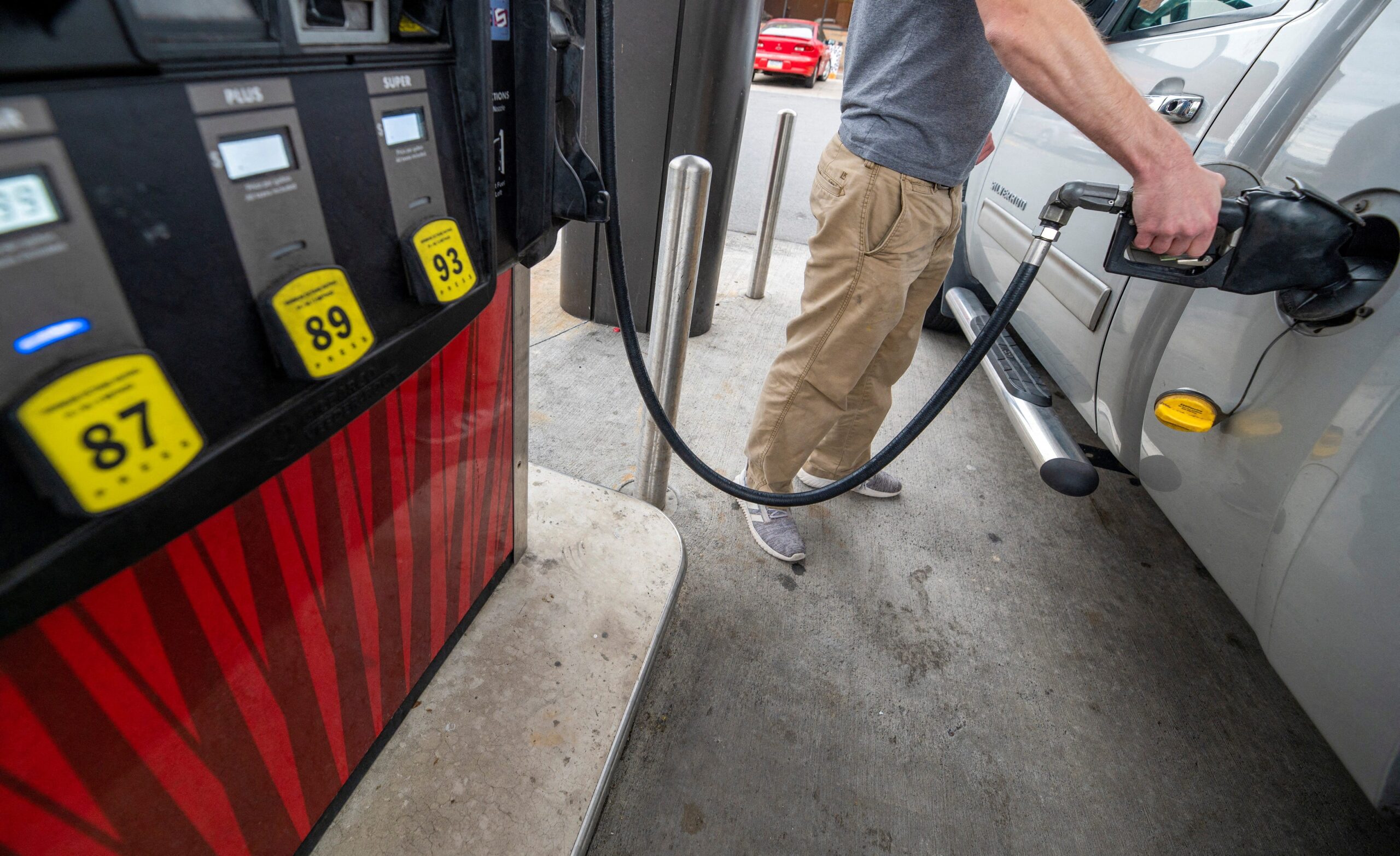 U.S. retail gasoline prices, Trump tariffs, energy imports, Mexico tariffs, Canada tariffs, China tariffs, wholesale gasoline prices, New England gasoline prices, fuel prices, Irving Oil, Canadian crude, West Texas Intermediate crude, Brent crude, Midwest fuel prices, Gulf Coast fuel prices
