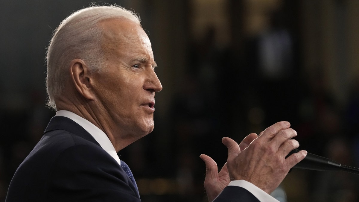 immigration policy, Joe Biden, Donald Trump, 2024 election, David Leonhardt, New York Times, The New Yorker, Isaac Chotiner, Kamala Harris, border security, illegal immigration, net migration, Obama immigration policy, Democratic Party platform, voter opinion, Congressional Budget Office, migrant arrivals, sanctuary cities, deportation, lower-income voters

