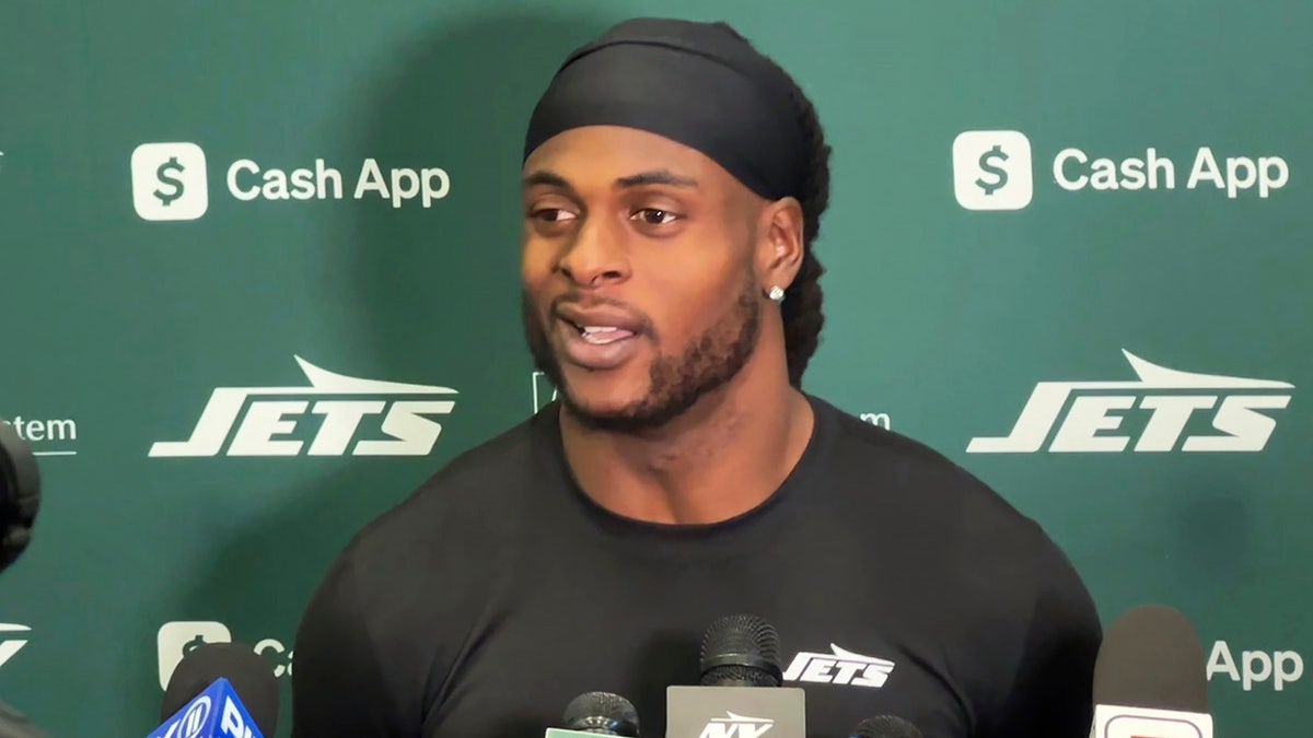 Davante Adams, New York Jets, Aaron Rodgers, NFL, trade, release, salary cap, Garrett Wilson, football, sports, Aaron Glenn, Darren Mougey
