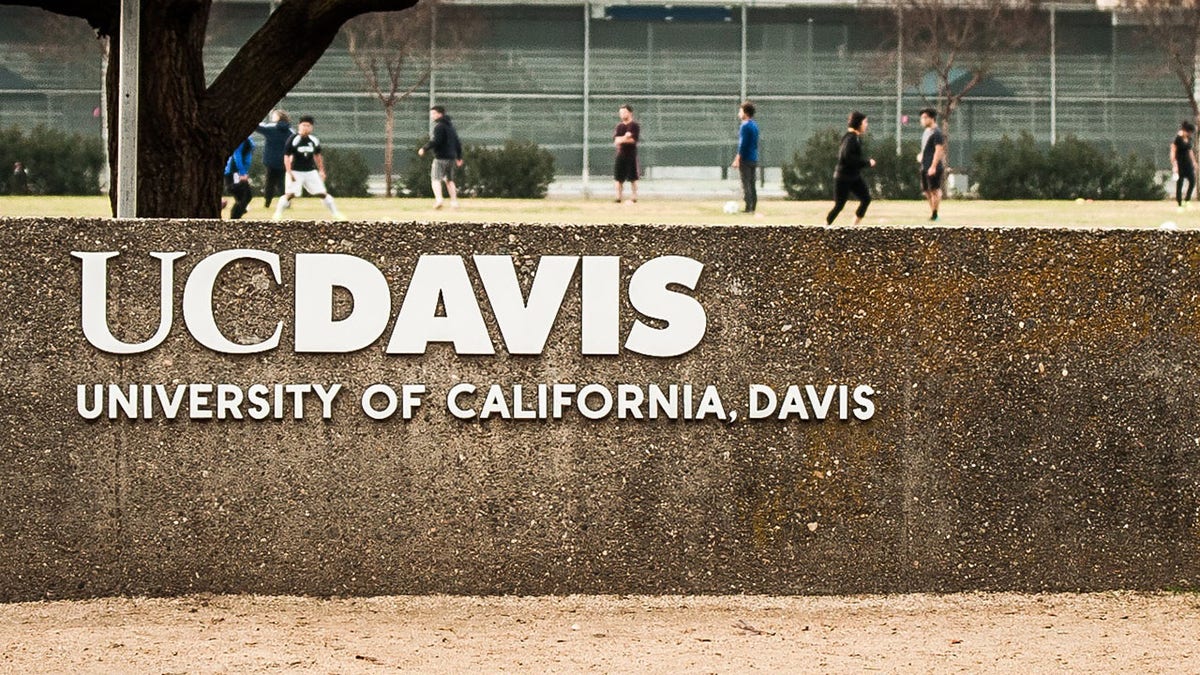 UC Davis, universal locker rooms, all-sex locker rooms, womens rights activists, inclusivity, Beth Bourne, Martina Navratilova, transgender athletes, Protection of Women and Girls in Sports Act, sports coverage, Fox News, locker room renovations, gender identity, California, Minnesota, Preserving Girls’ Sports Act
